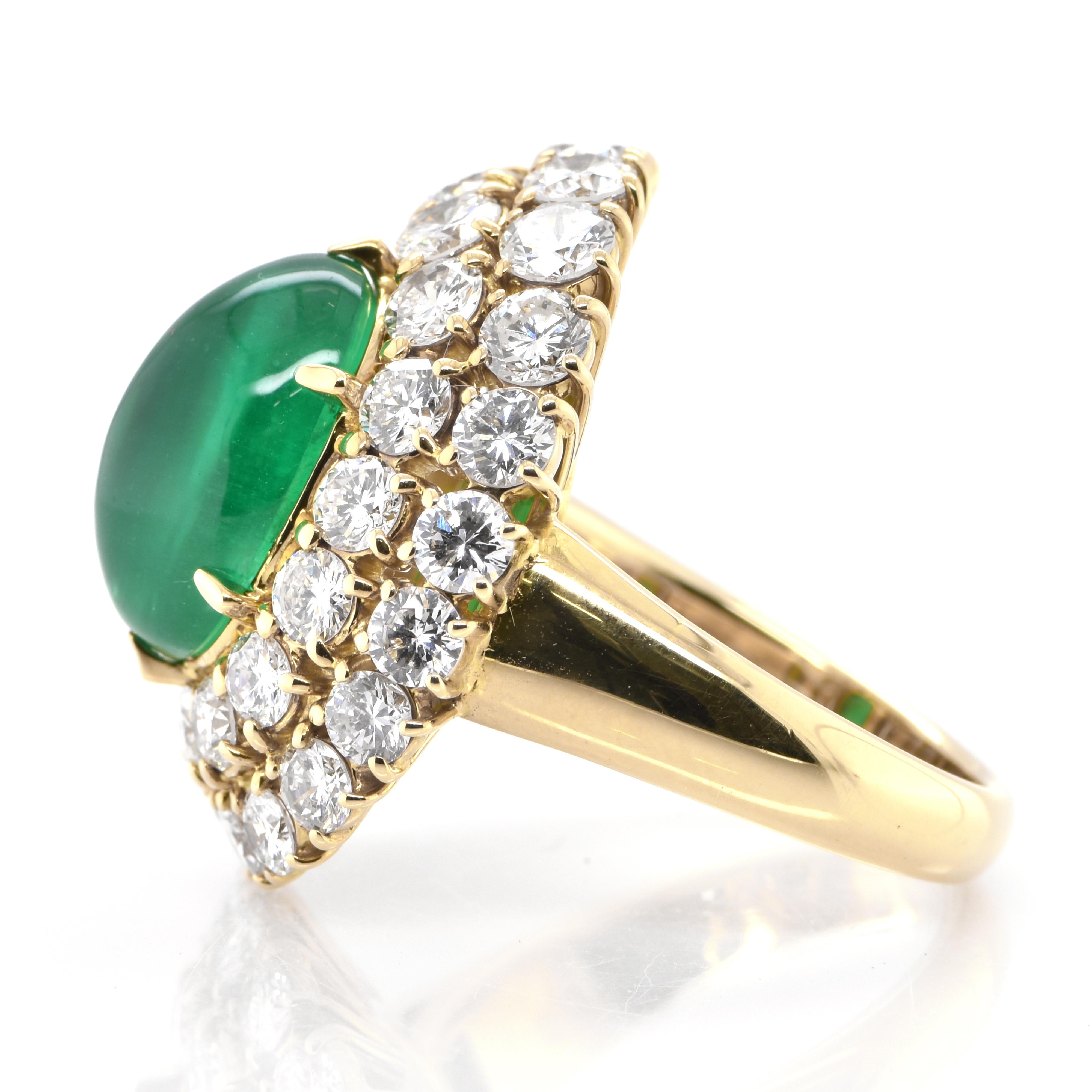 5.30 Carat Natural Emerald Cabochon and Diamond Ring Set in 18 Karat Gold In Excellent Condition In Tokyo, JP