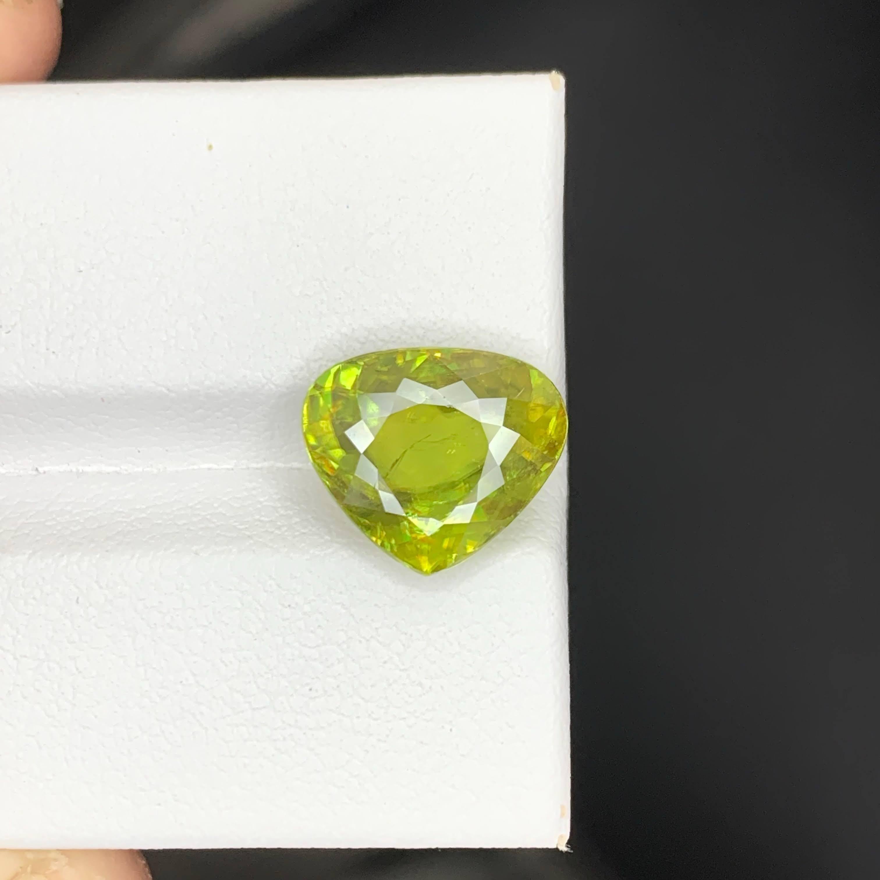 da uomo o donna 5,30 carati di Greene & Greene Stone naturale sciolto con taglio a cuore Gemma del Madagascar in vendita