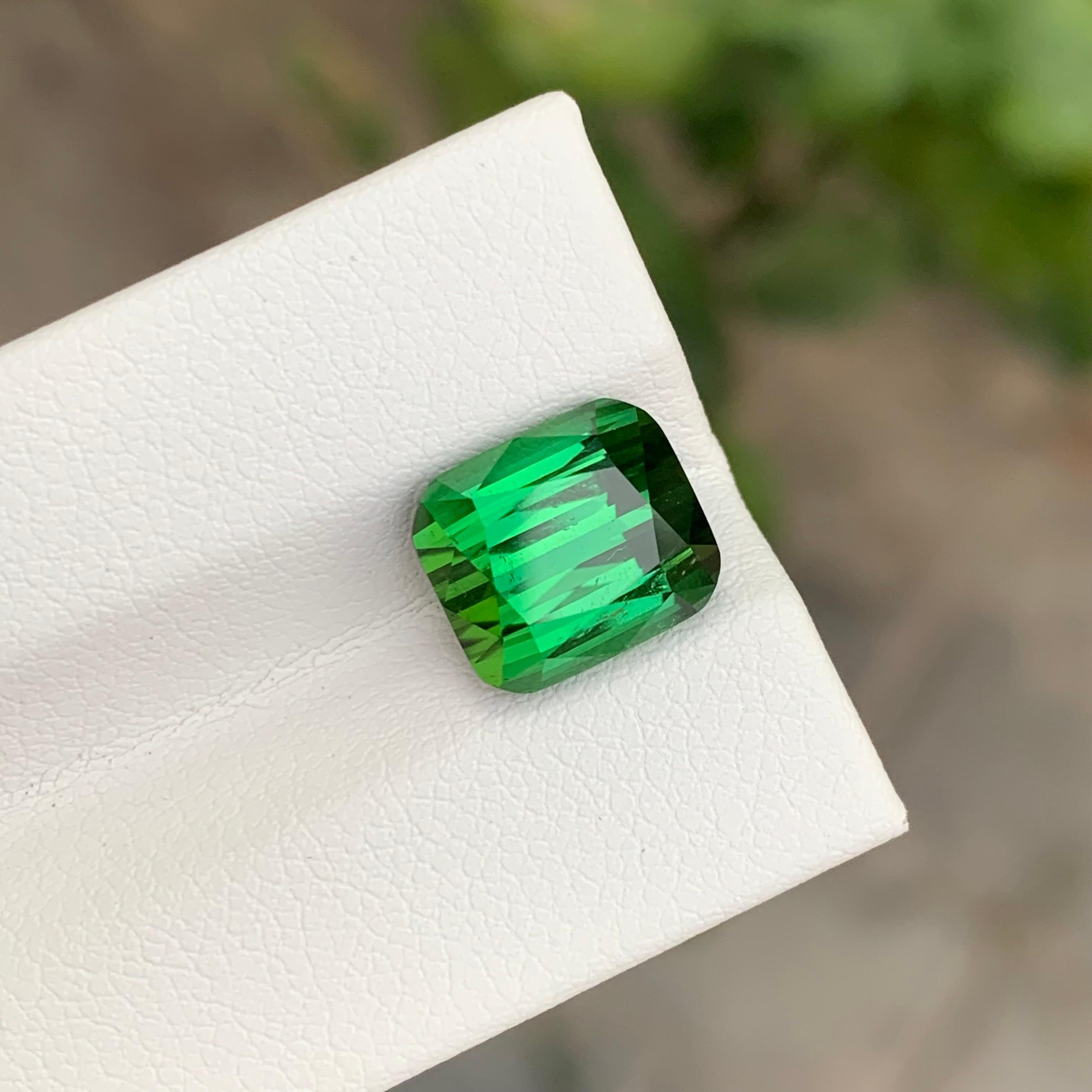 5.30 Carat Natural Loose Green Tourmaline Cushion Shape Gemstone (Tourmaline verte en forme de coussin) Neuf - En vente à Peshawar, PK