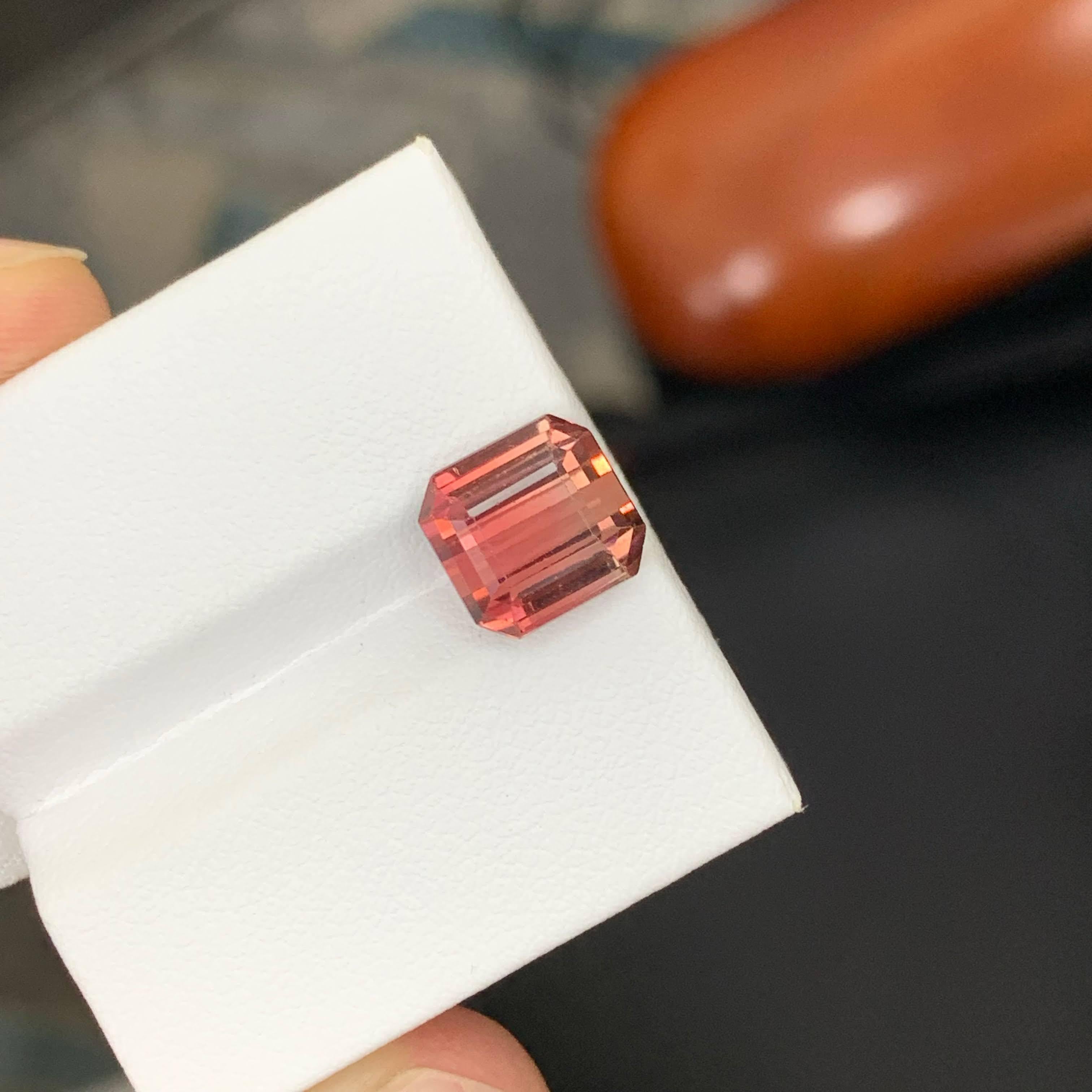 Moderno 5,30 carati di tormalina rosa pesco naturale sfusa taglio smeraldo Gemma africana in vendita