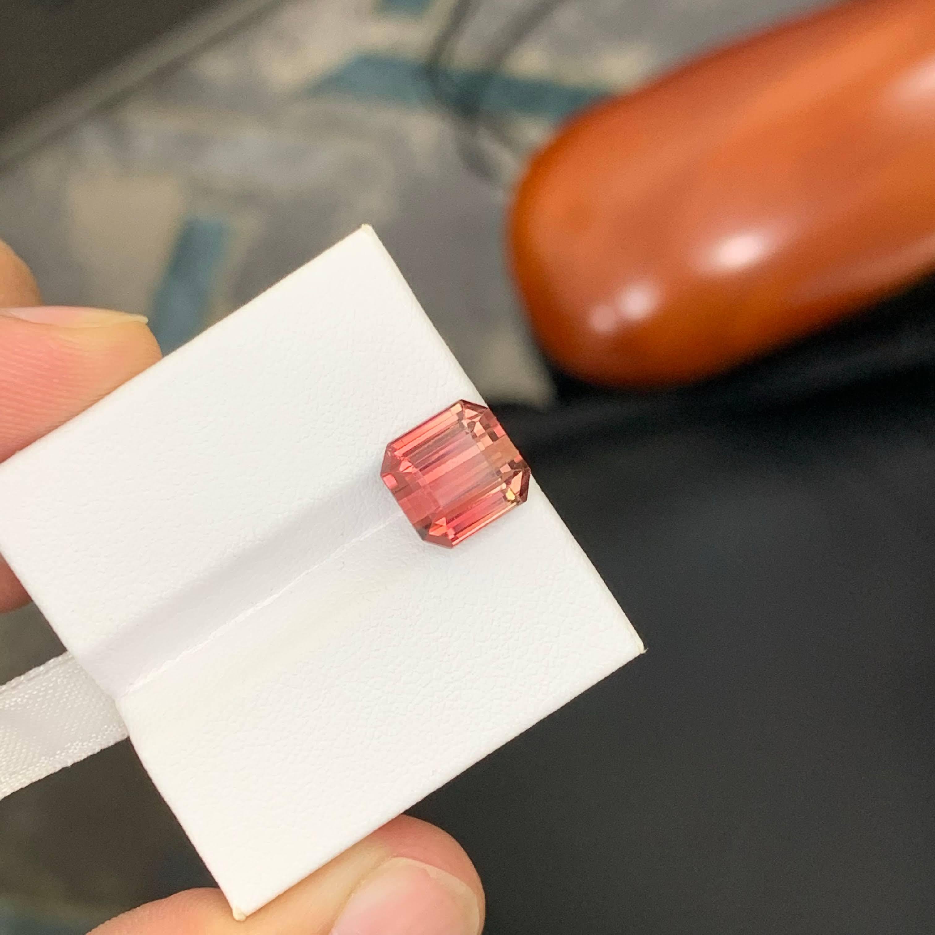 5,30 carati di tormalina rosa pesco naturale sfusa taglio smeraldo Gemma africana in vendita 1