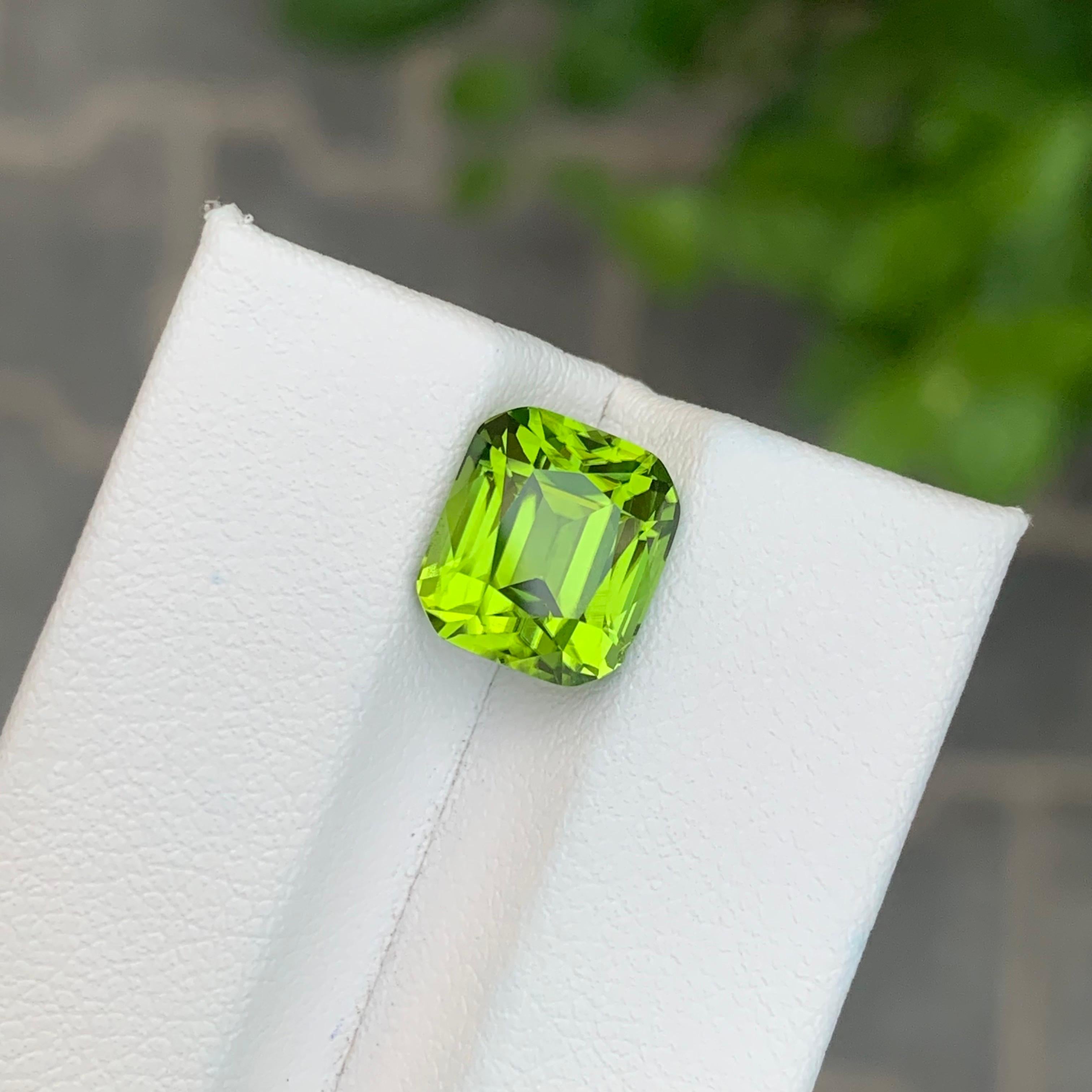 Loser Peridot

Gewicht: 5,30 Karat
Abmessung: 9.8 x 8.7 x 7.1 Mm
Herkunft: Supat-Tal, Pakistan
Die Form: Kissen
Farbe: Grün
Behandlung: Nicht

Der pakistanische Peridot ist eine atemberaubende Varietät des grünen Edelsteins Peridot, der für seine