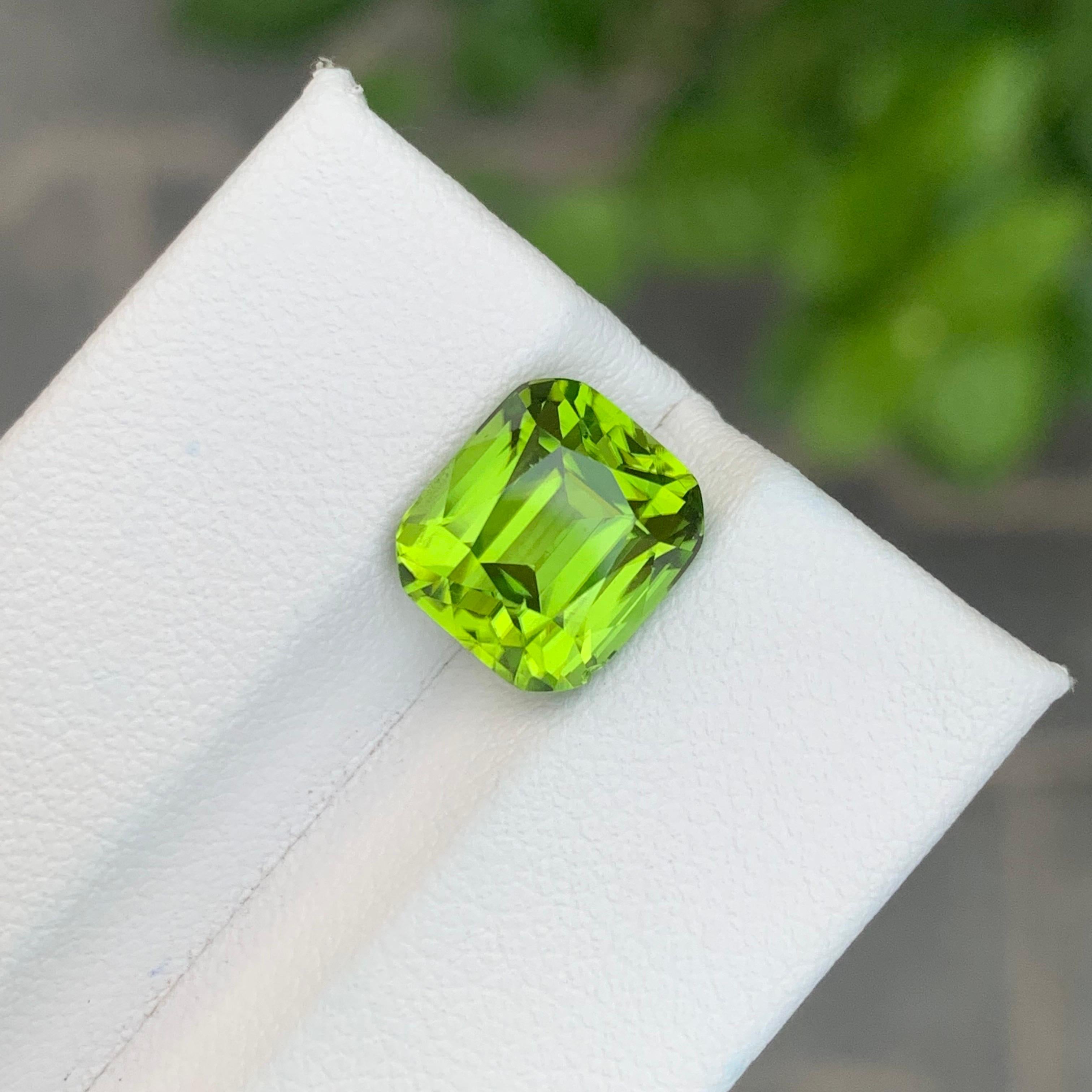 5.30 Karat natürlicher loser Peridot Cushion Shape Edelstein (Arts and Crafts) im Angebot