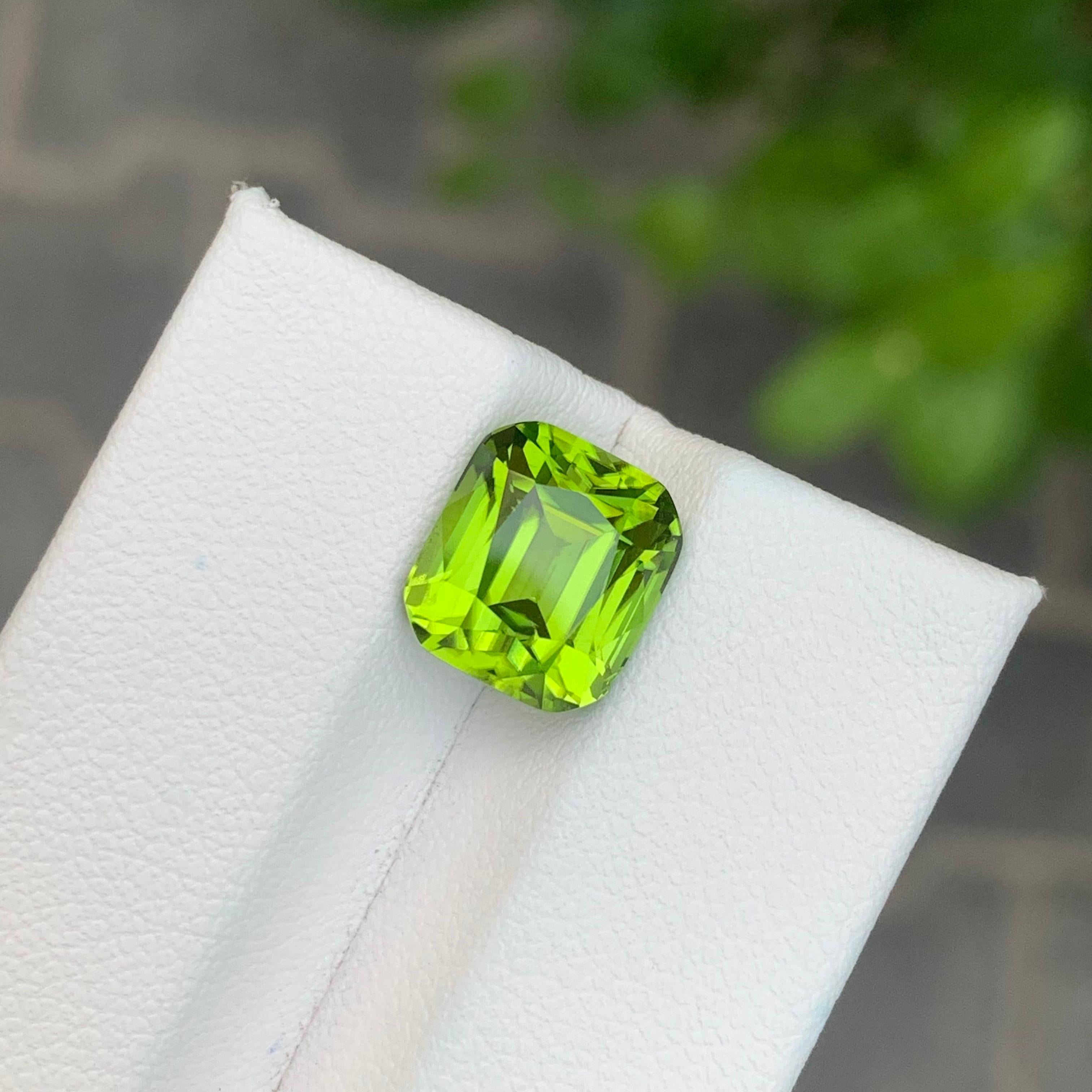 5.30 Karat natürlicher loser Peridot Cushion Shape Edelstein für Damen oder Herren im Angebot