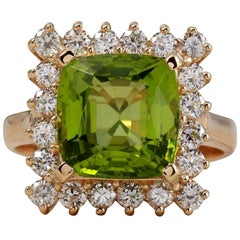 Anillo de oro macizo de 14 quilates con peridoto natural de 5,30 quilates y diamantes de muy buen aspecto