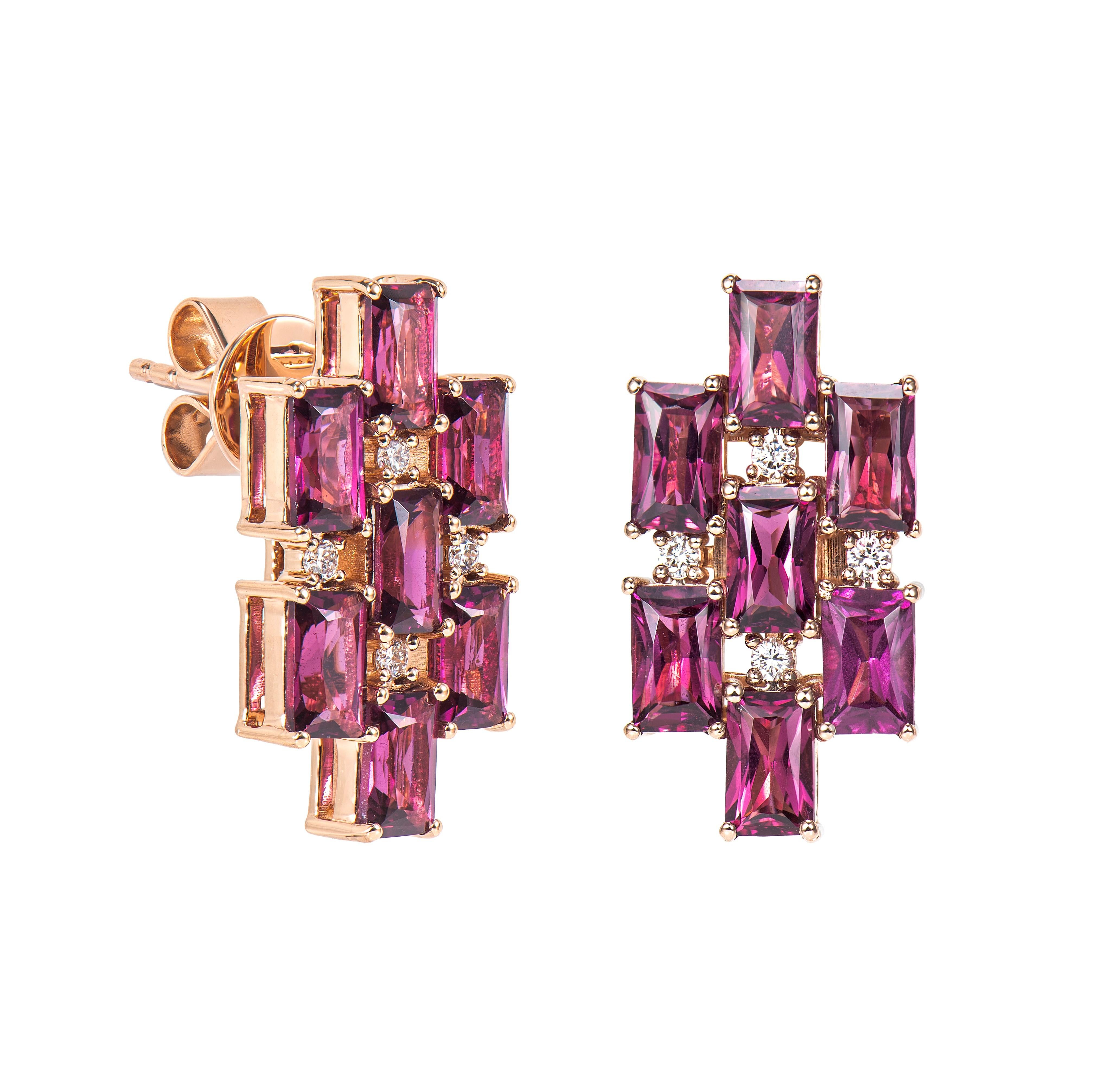 It is a fancy rhodolite earring in an octagon shape. This earring made of precious stone has a timeless, exquisite appeal that can be worn on a variety of occasions. Materials such as amethyst, citrine, and rhodolite are suitable. One of these is a