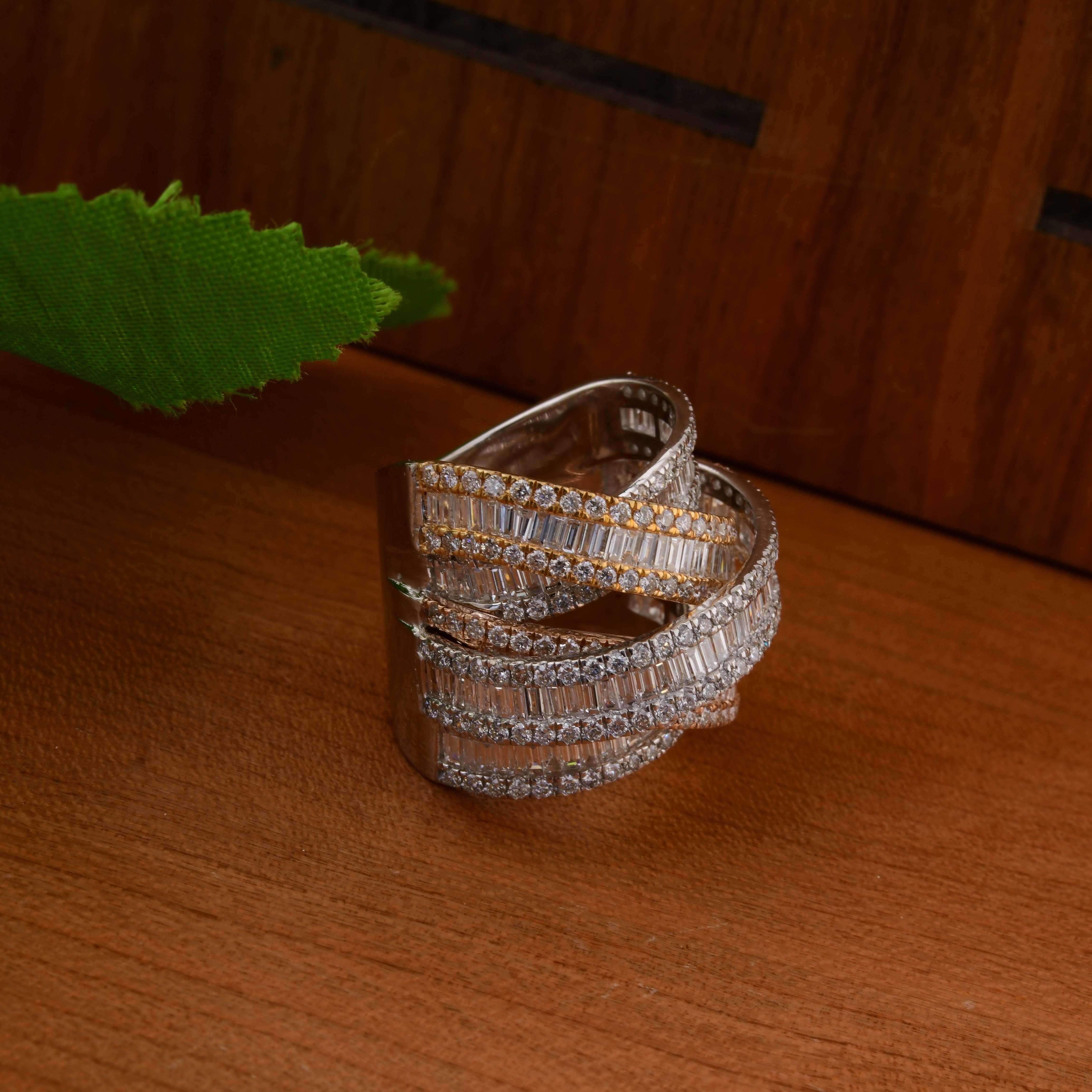 Moderne Bague enveloppante en or jaune et blanc 14 carats avec diamants ronds baguettes SI/H de 5,30 carats en vente