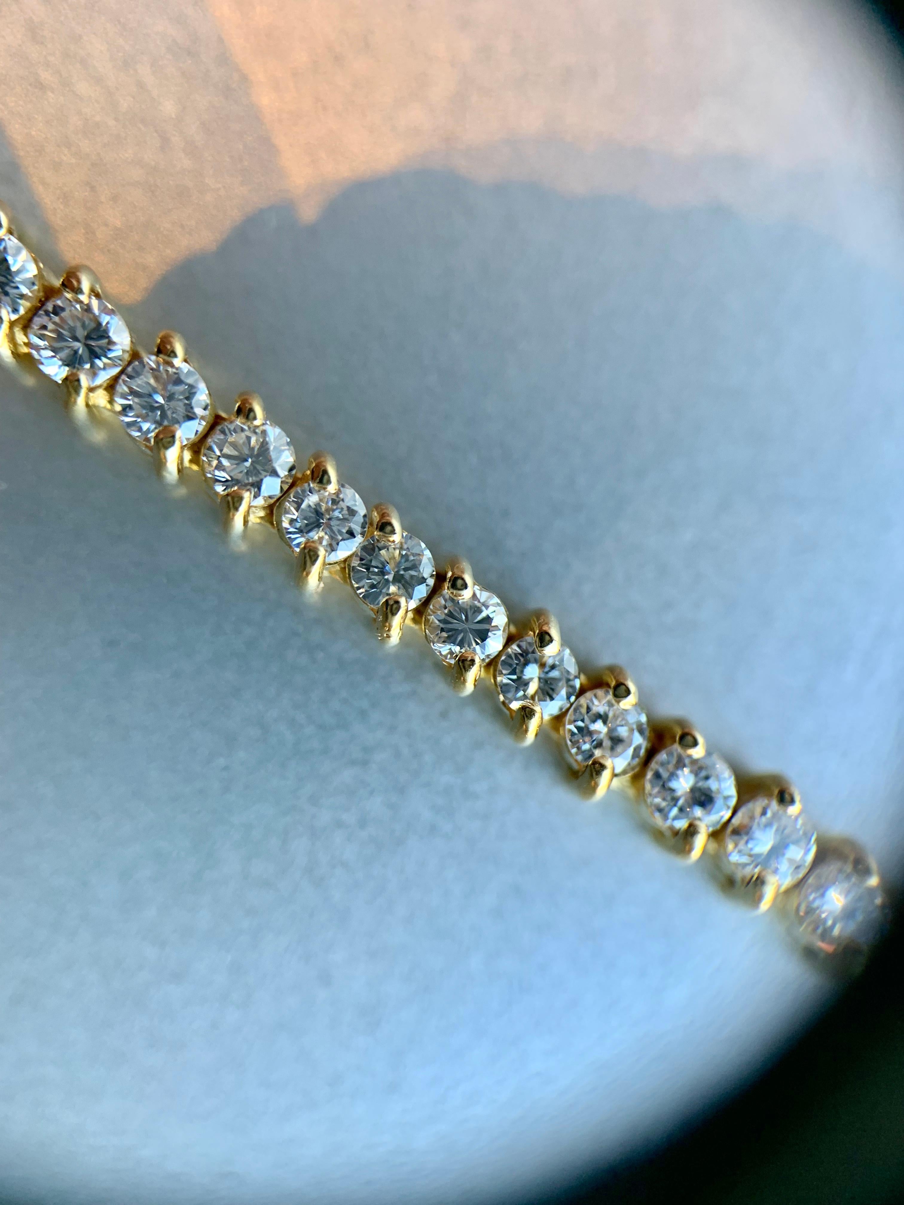 Contemporary 5.30 Carat TW Diamond Tennis Necklace 18 Karat Gold For Sale