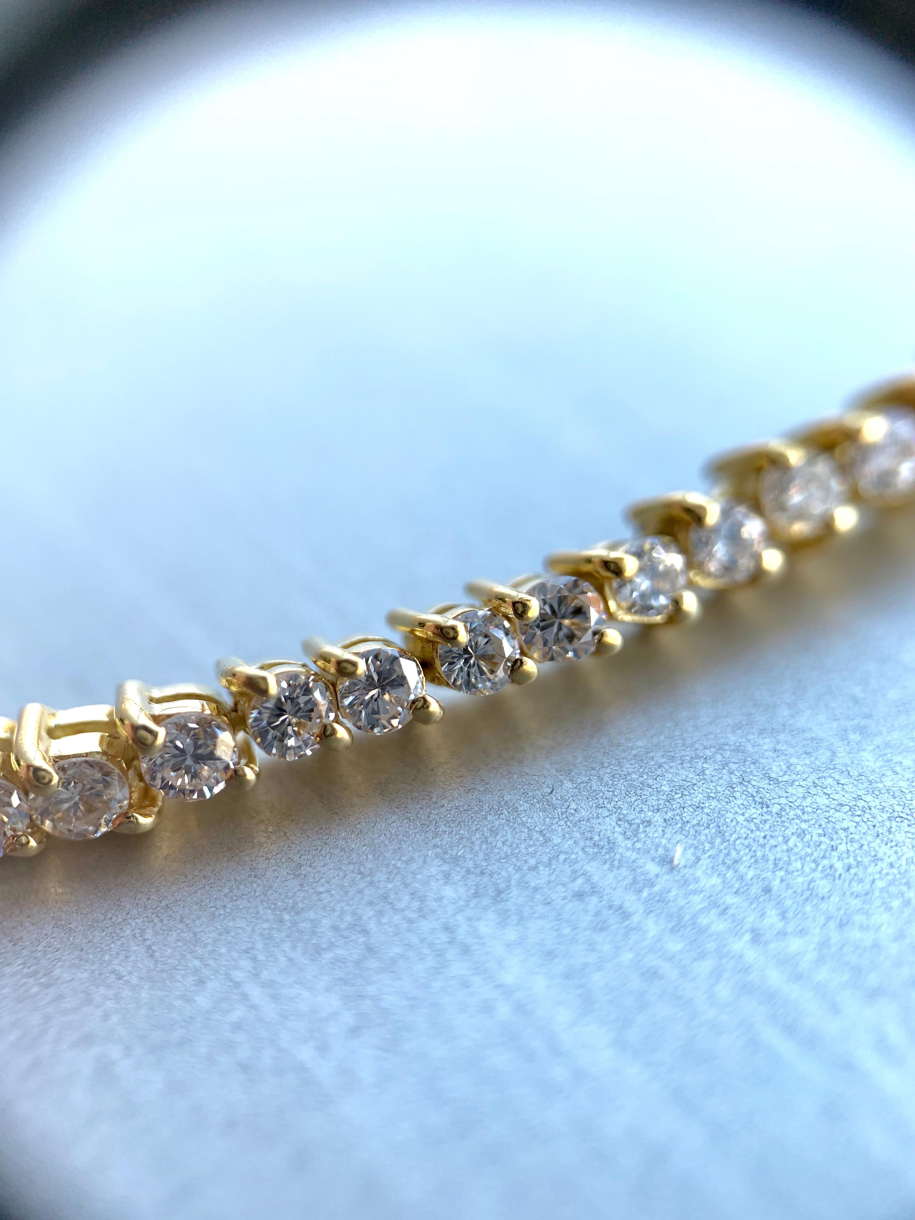 5.30 Carat TW Diamond Tennis Necklace 18 Karat Gold In Good Condition For Sale In Pikesville, MD