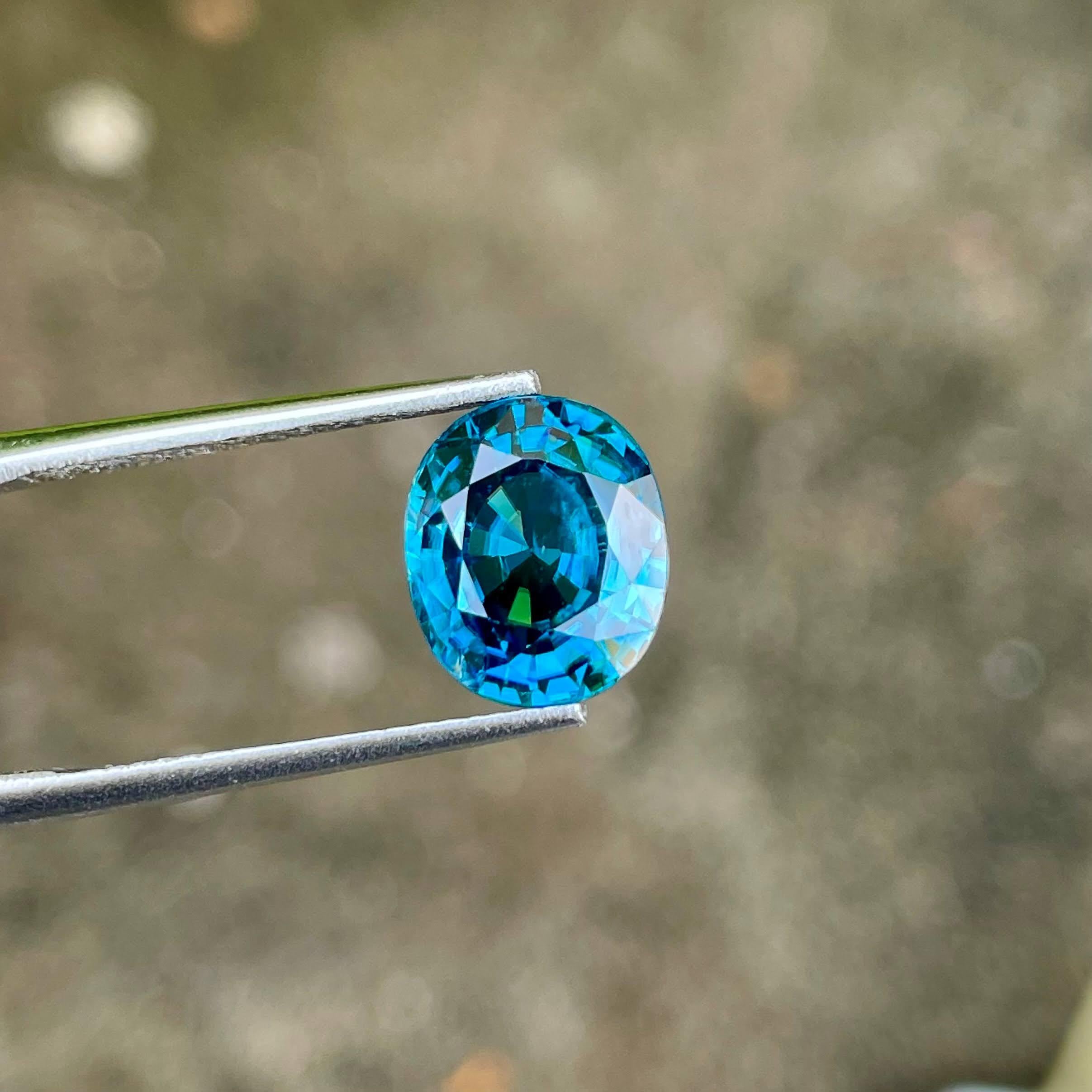 5.30 carats Blue Zircon Stone Oval Cut Natural Cambodian Gemstone In New Condition For Sale In Bangkok, TH