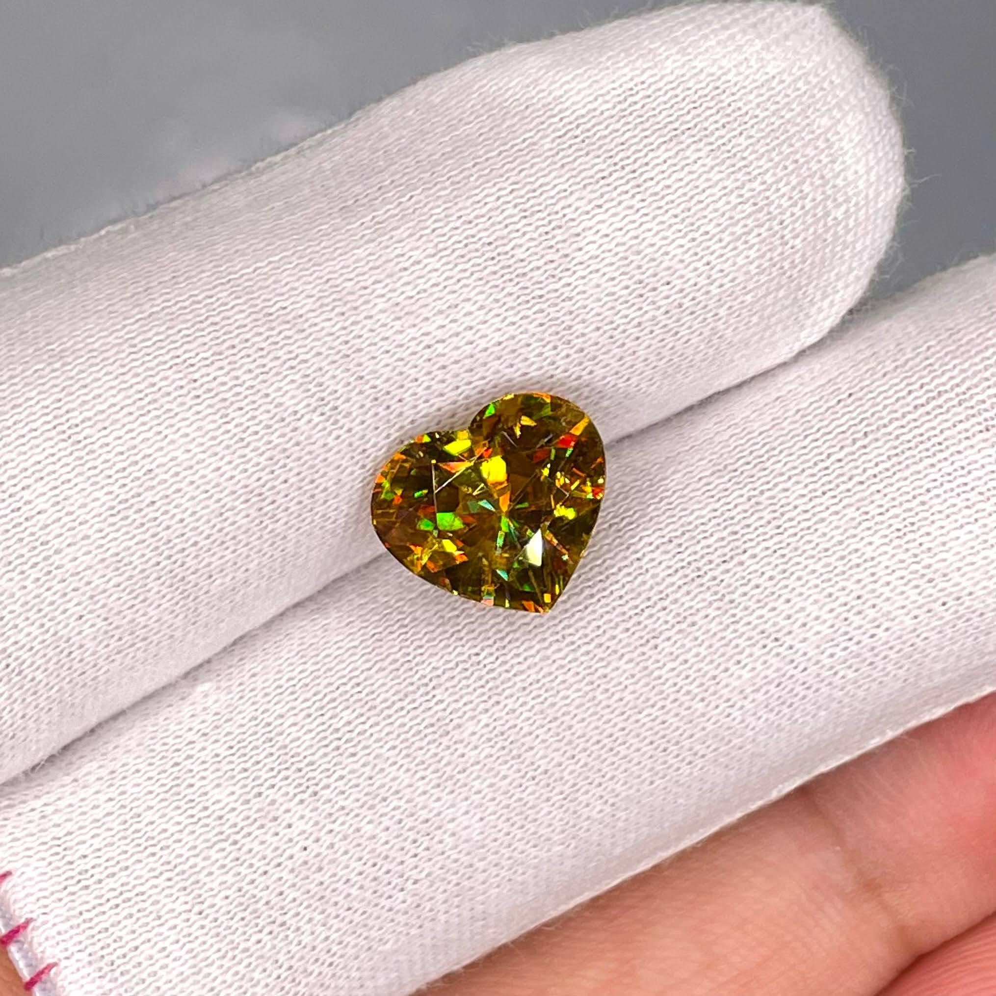 Modern 5.30 Carats Fine Loose Sphene Stone Heart Shaped Madagascar's Gemstone For Sale