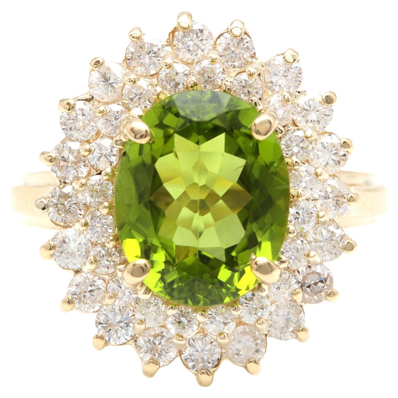 5,30 Karat beeindruckender Ring mit natürlichem Peridot und Diamant aus 14 Karat Gelbgold