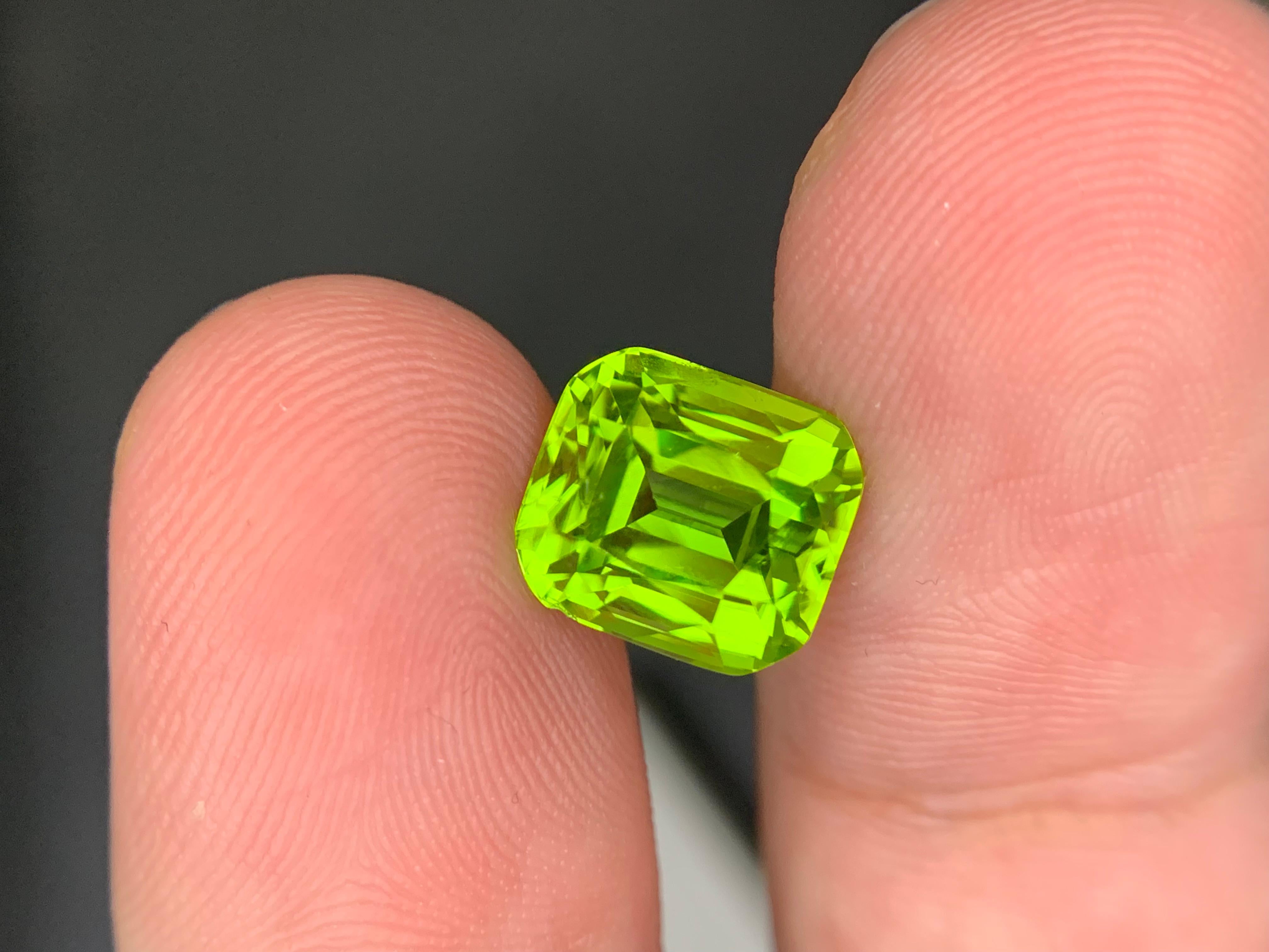 5.30 Carats Loose Peridot Natural Cushion Cut Gemstone im Angebot 6