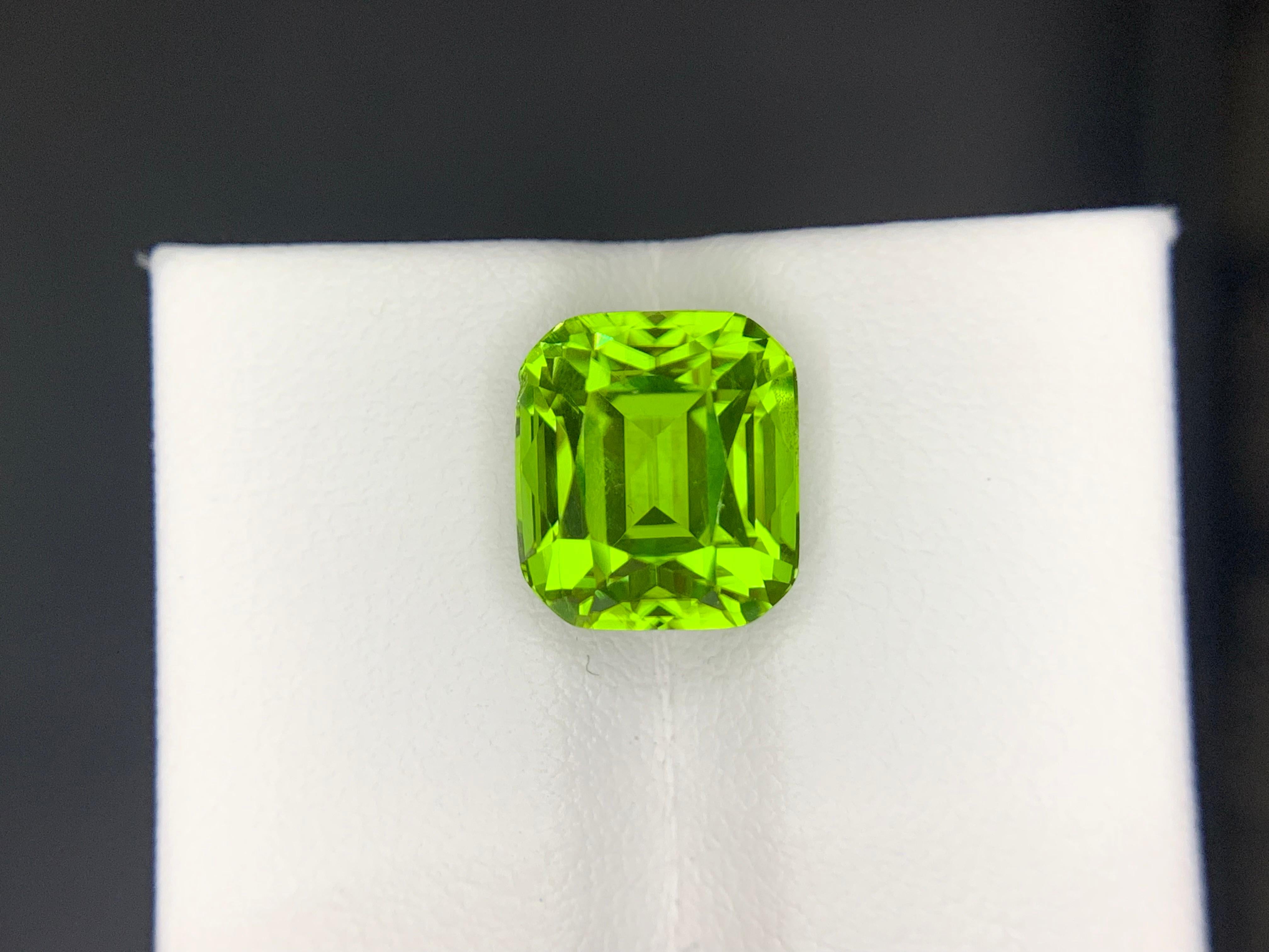 5.30 Carats Loose Peridot Natural Cushion Cut Gemstone im Angebot 10