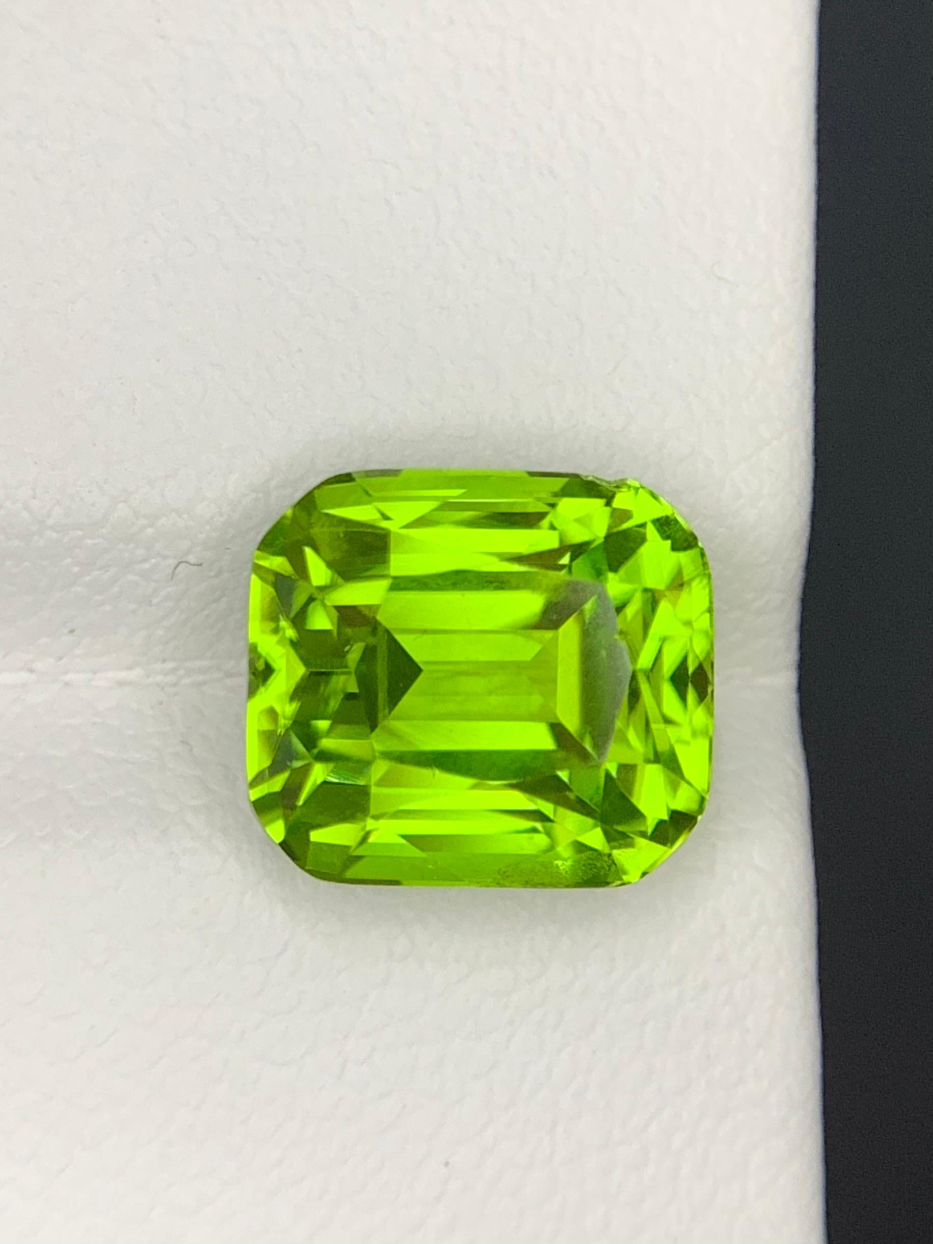 5.30 Carats Loose Peridot Natural Cushion Cut Gemstone im Angebot 11