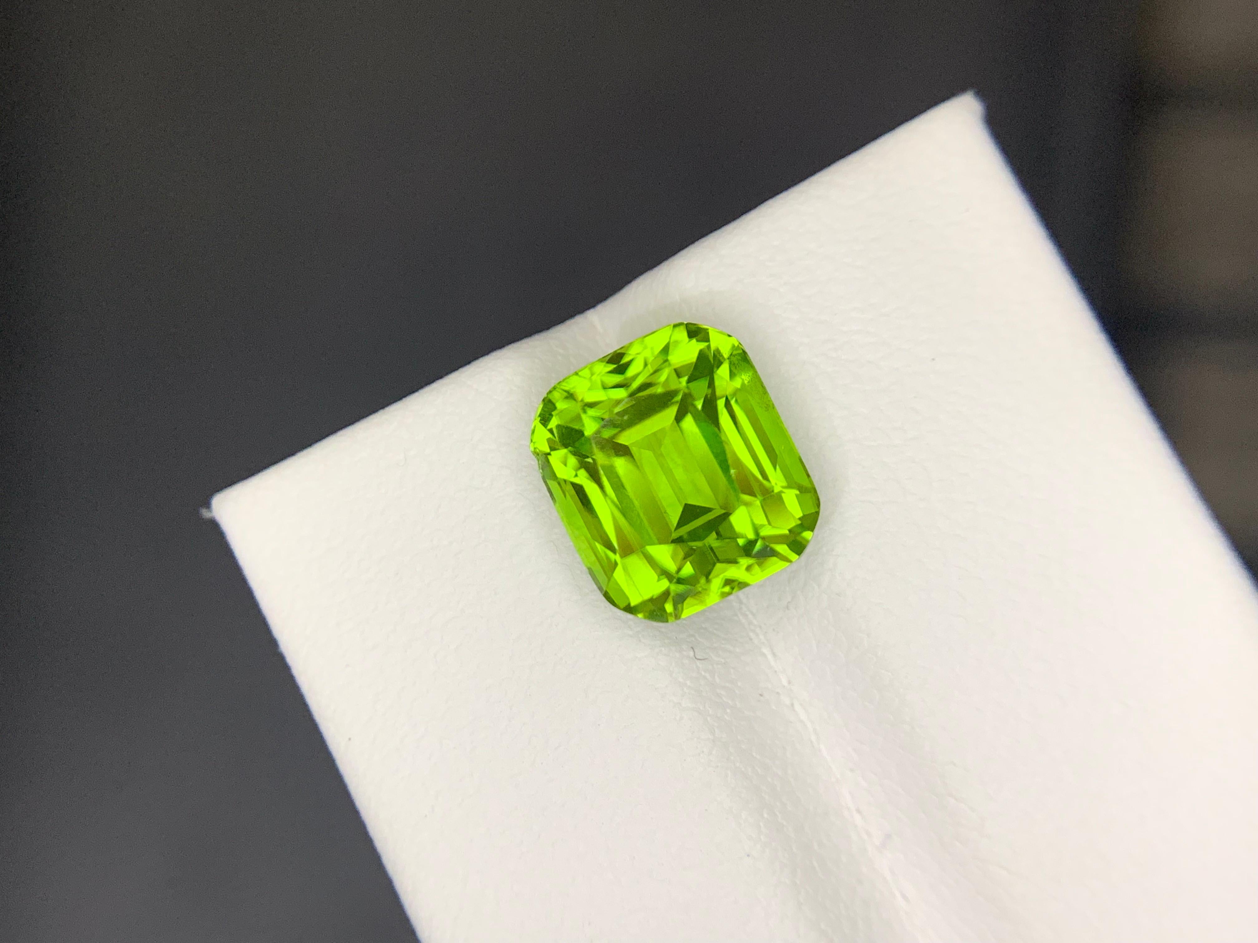 5.30 Carats Loose Peridot Natural Cushion Cut Gemstone (Arts and Crafts) im Angebot