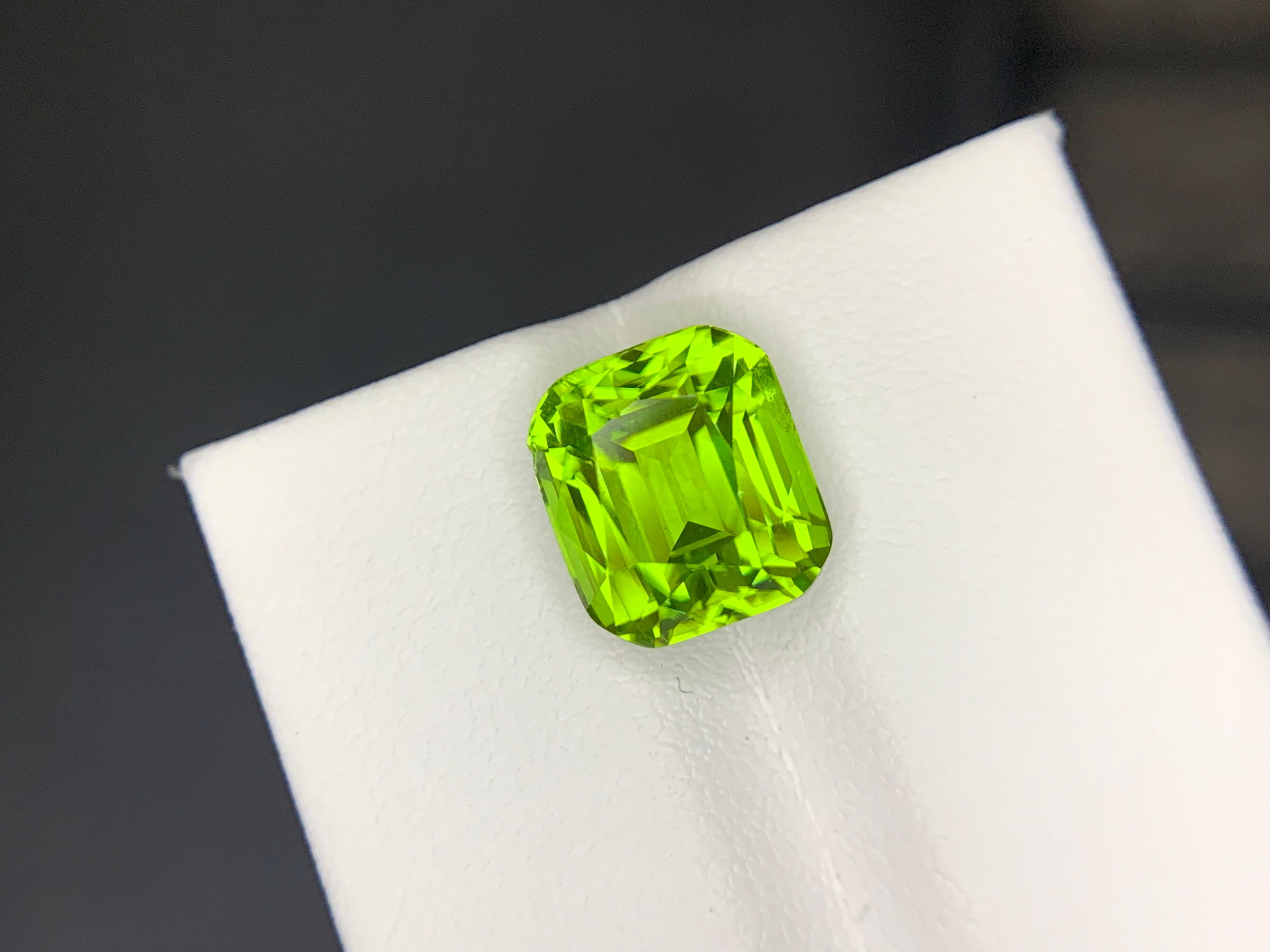 5.30 Carats Loose Peridot Natural Cushion Cut Gemstone im Angebot 2