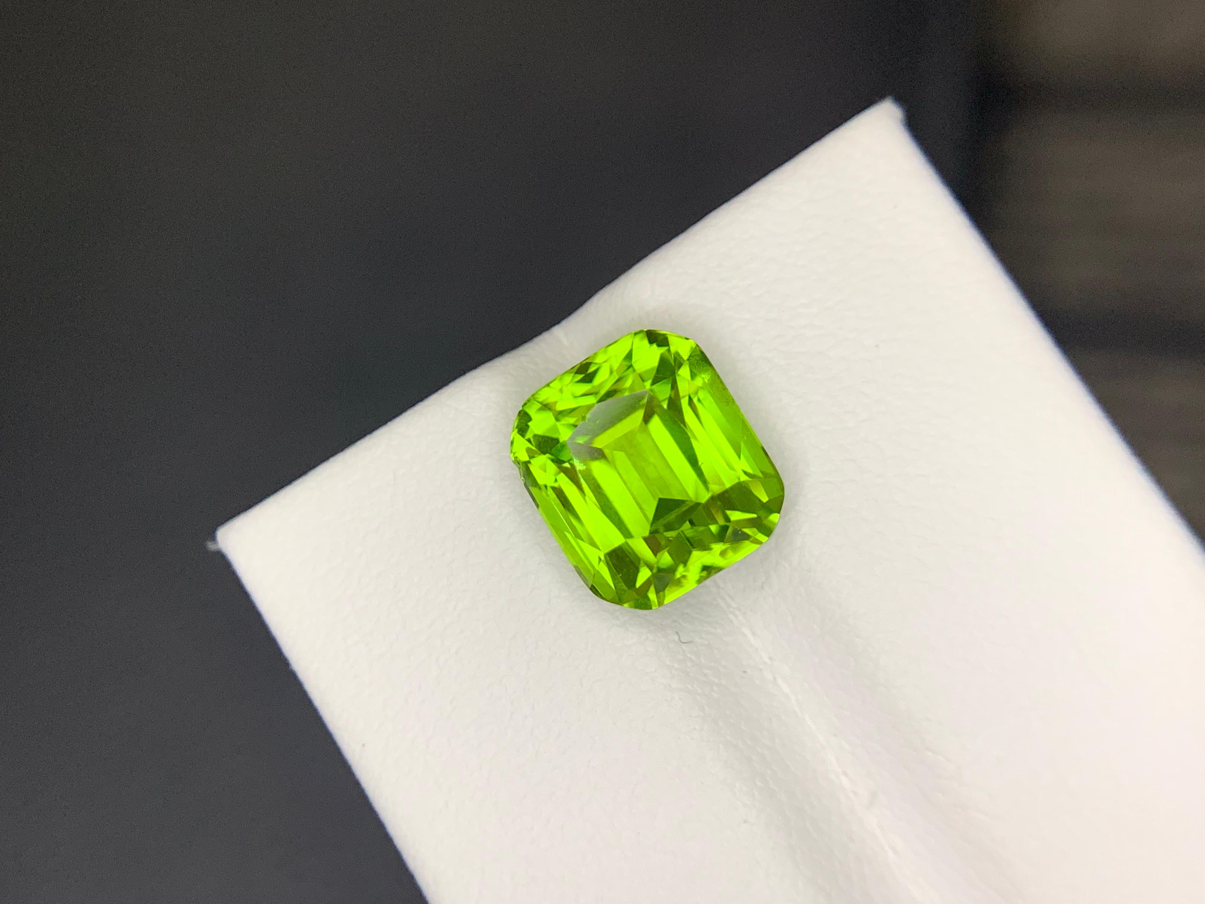 5.30 Carats Loose Peridot Natural Cushion Cut Gemstone im Angebot 3