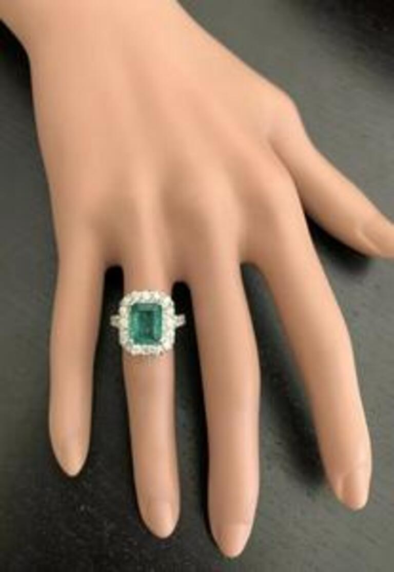 Ring mit 5,30 Karat natürlichem Smaragd und Diamant aus 14 Karat massivem Weißgold für Damen oder Herren im Angebot