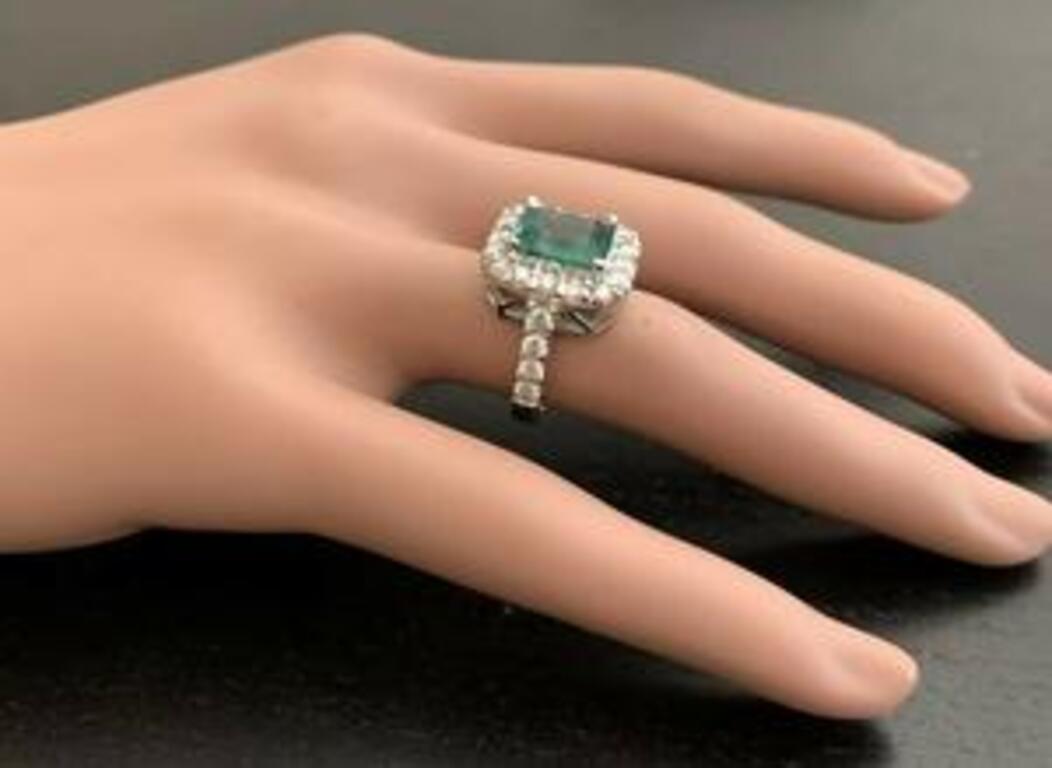 Ring mit 5,30 Karat natürlichem Smaragd und Diamant aus 14 Karat massivem Weißgold im Angebot 1