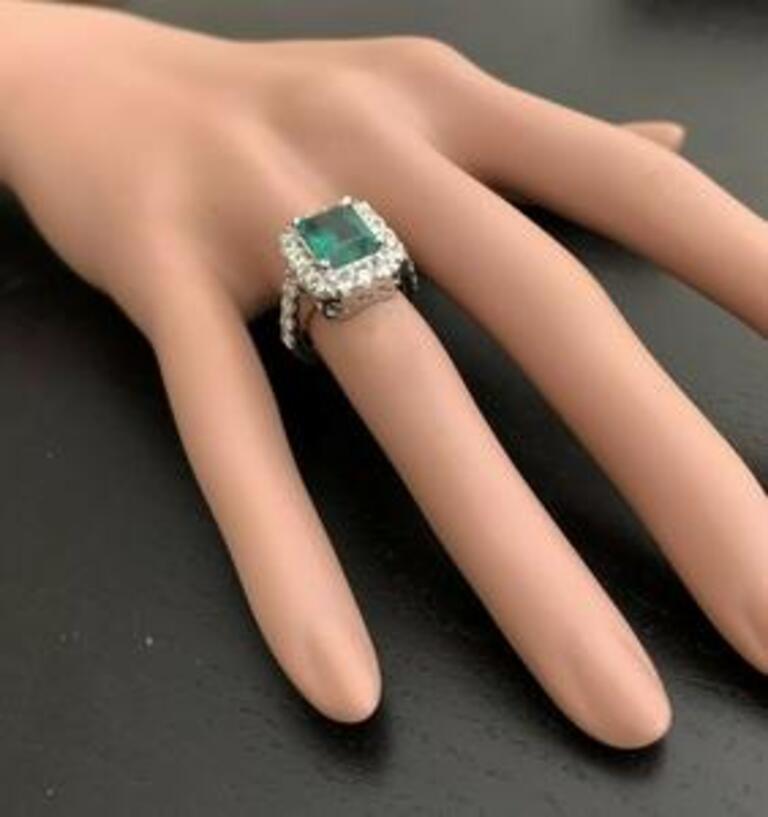 Ring mit 5,30 Karat natürlichem Smaragd und Diamant aus 14 Karat massivem Weißgold im Angebot 2