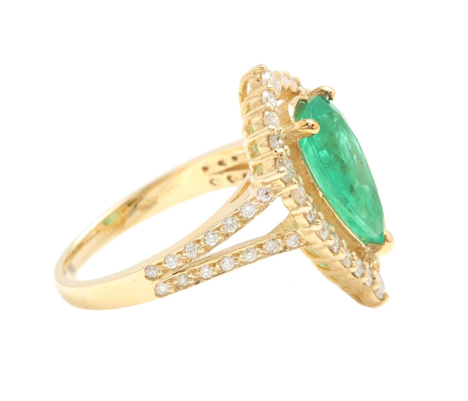 Mixed Cut 5.30 Carats Natural Emerald and Diamond 14K Solid Yellow Gold Ring For Sale