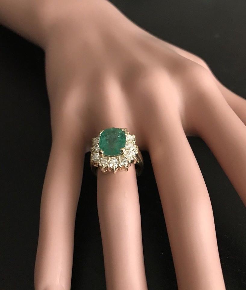 Women's 5.30 Carats Natural Emerald and Diamond 14K Solid Yellow Gold Ring For Sale