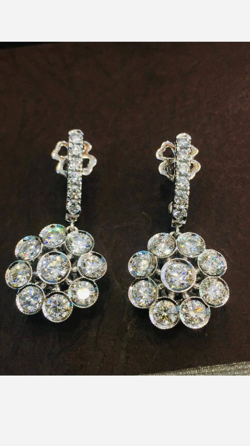 Orecchini a fiore in oro 14K con diamanti tondi brillanti da 5,30 carati in vendita 4