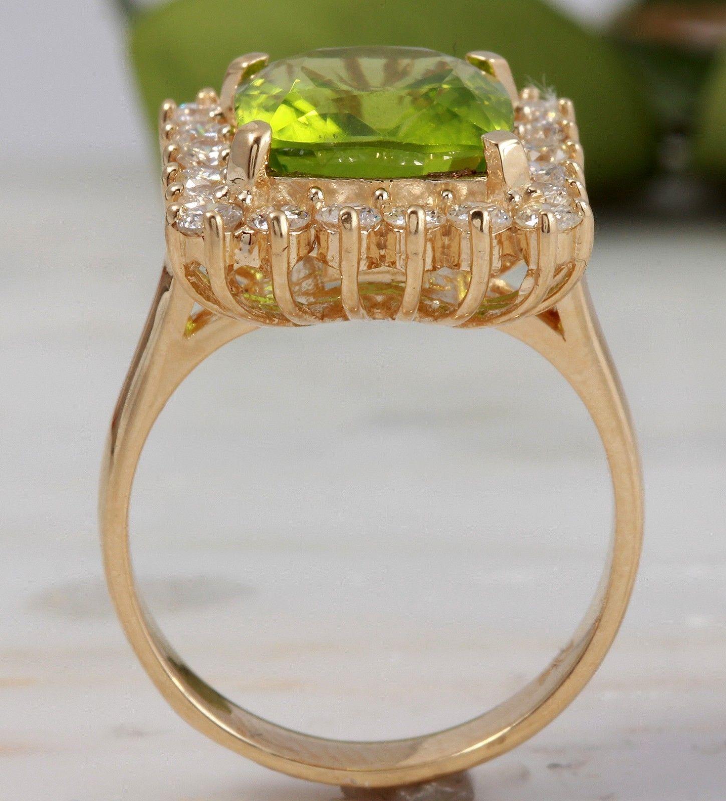 5.30 Carat Natural Very Nice Looking Peridot and Diamond 14K Solid Gold Ring In New Condition For Sale In Los Angeles, CA