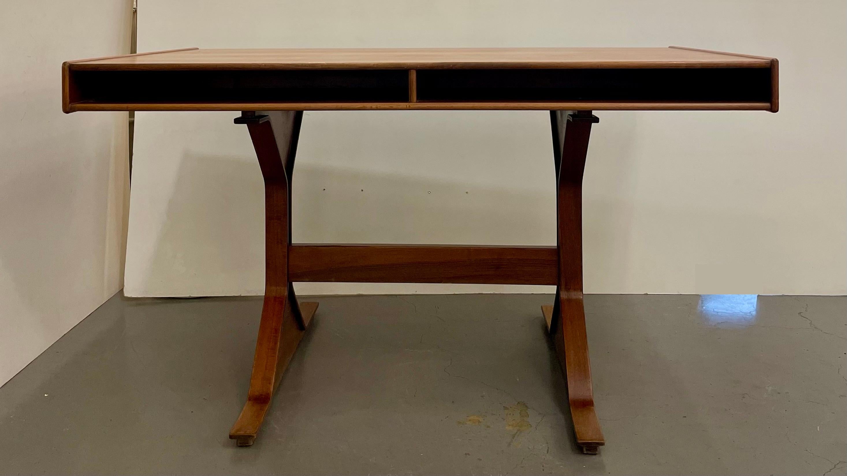 530 Series, Desk, by Gianfranco Frattini for Bernini, Italy, 1960s in vendita 5