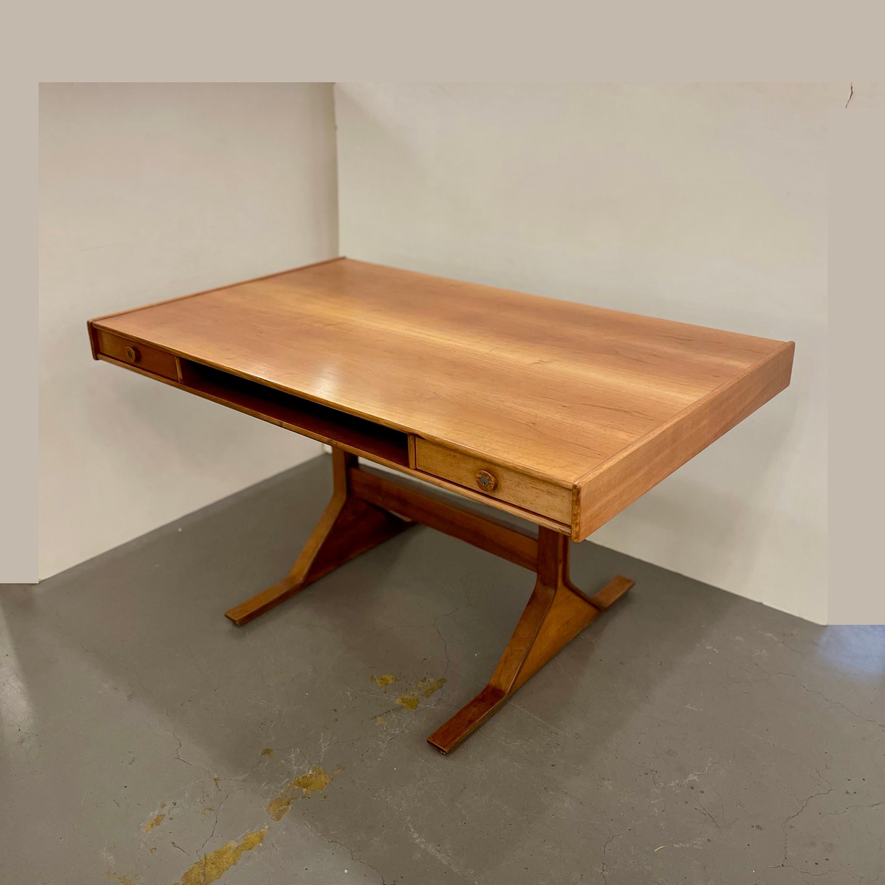 Beautiful writing desk in walnut with two drawers plus a central storage space on the front and two other storage spaces on the back. Designed in 1956 by the Italian architect and designer Gianfranco Frattini for the iconic Mid-Century Italian
