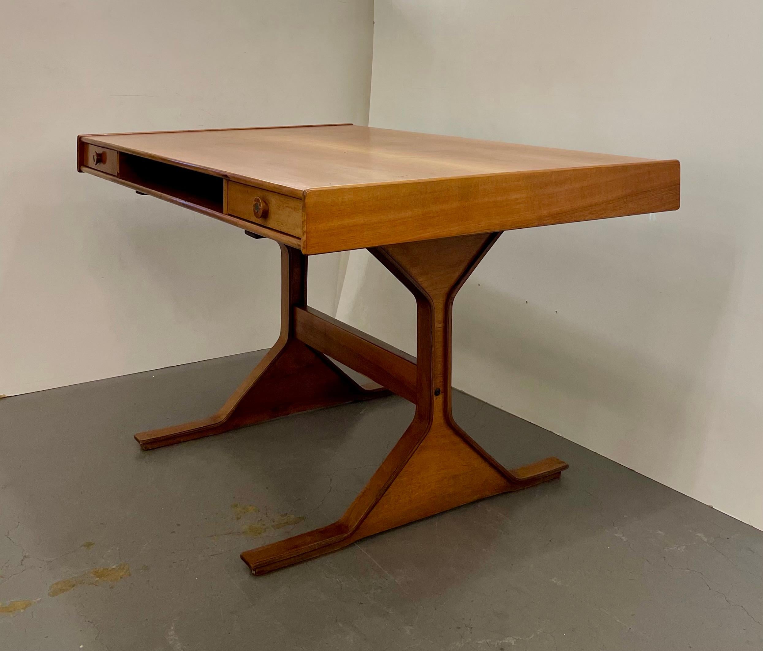 Mid-Century moderno 530 Series, Desk, by Gianfranco Frattini for Bernini, Italy, 1960s in vendita