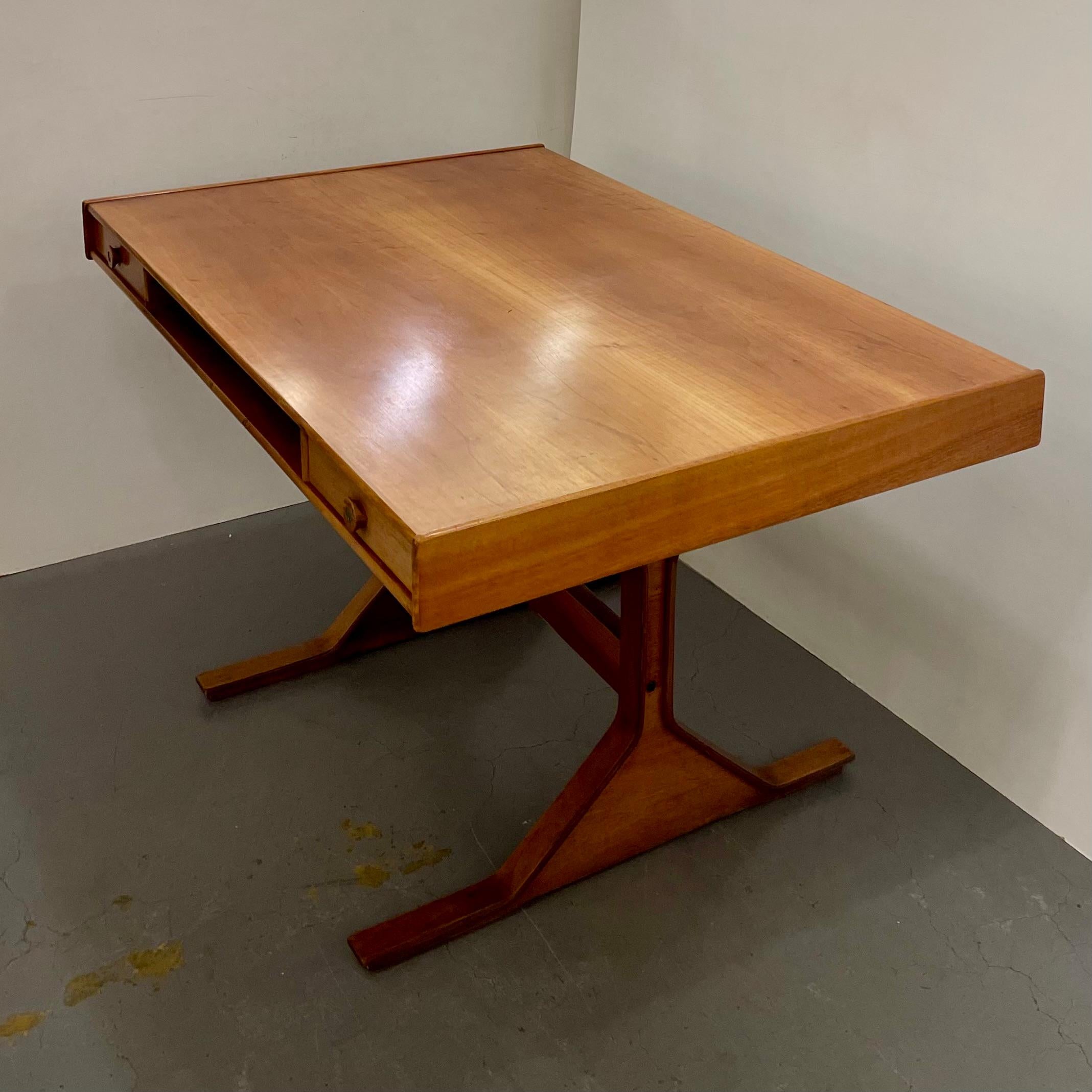 Italiano 530 Series, Desk, by Gianfranco Frattini for Bernini, Italy, 1960s in vendita