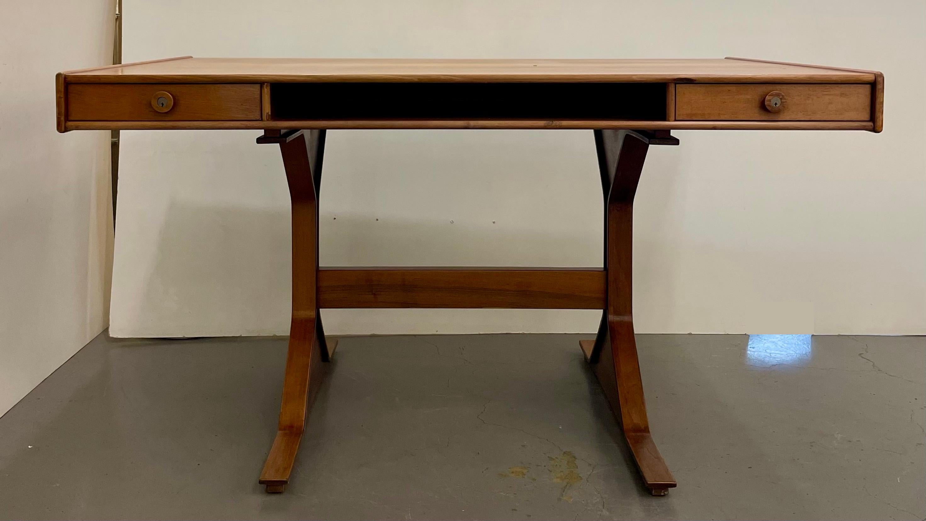 530 Series, Desk, by Gianfranco Frattini for Bernini, Italy, 1960s In condizioni buone in vendita a Brussel, BE