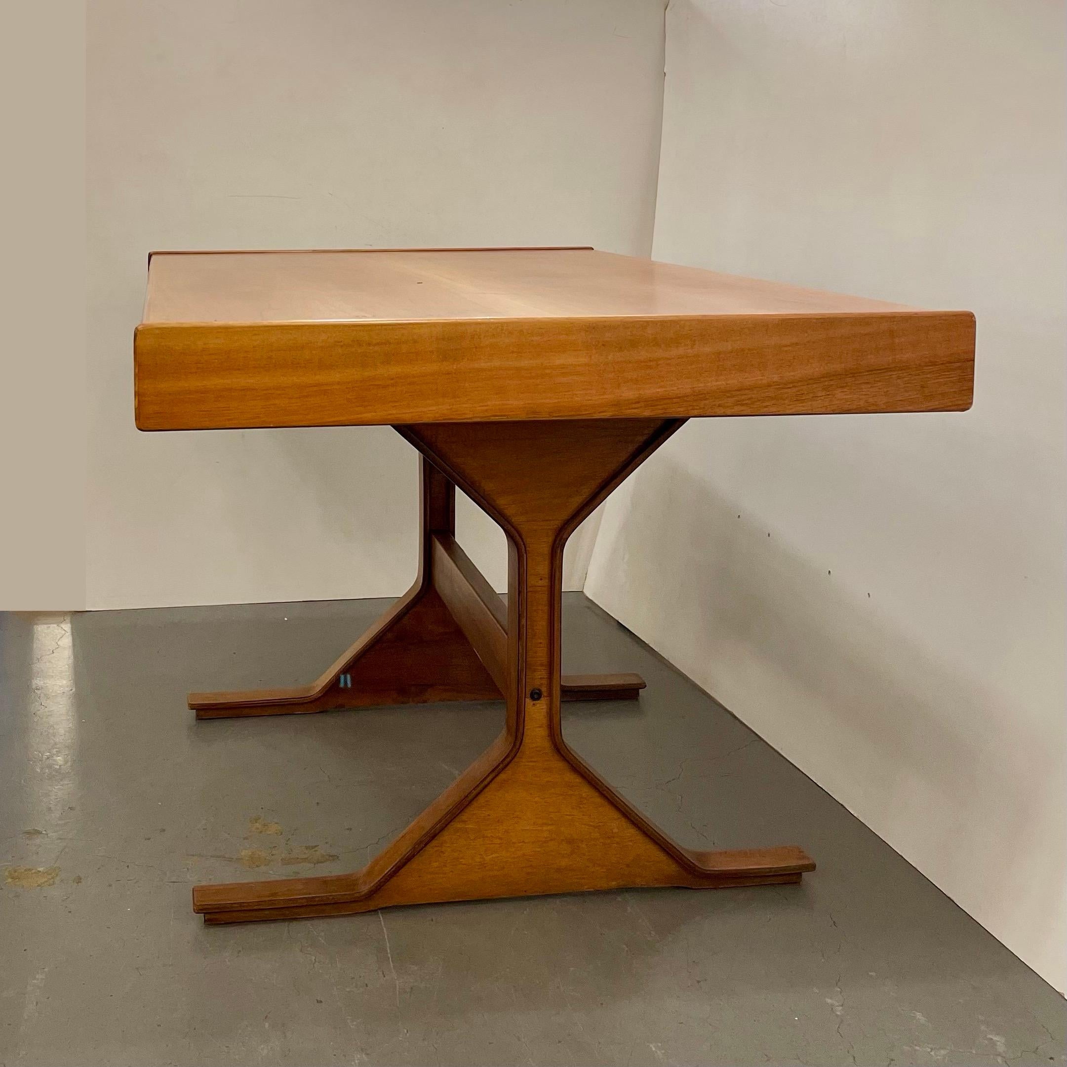 530 Series, Desk, by Gianfranco Frattini for Bernini, Italy, 1960s in vendita 1