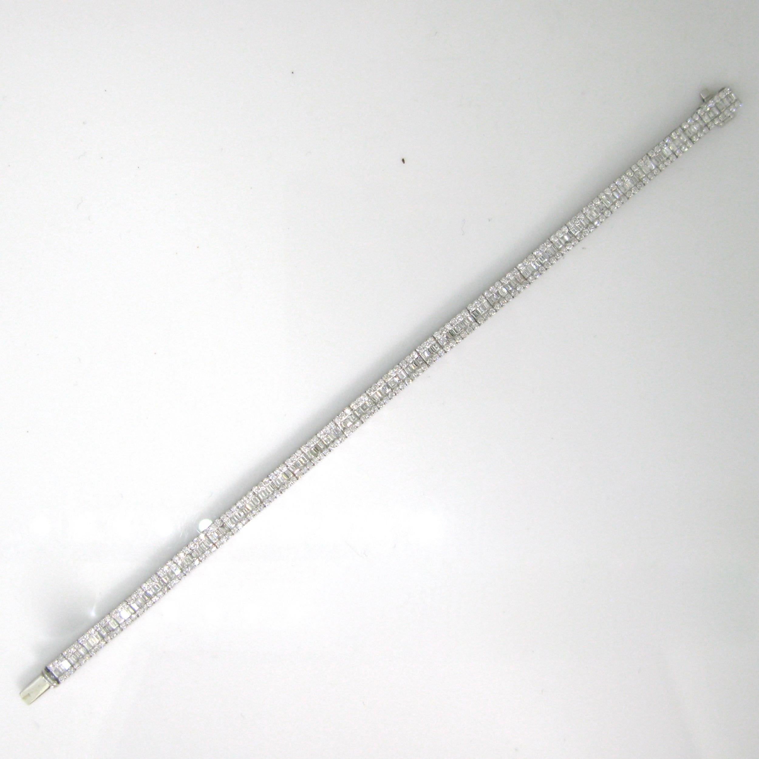 5.30ct Diamonds Line Tennis Bracelet, 18kt White Gold In Excellent Condition In London, GB