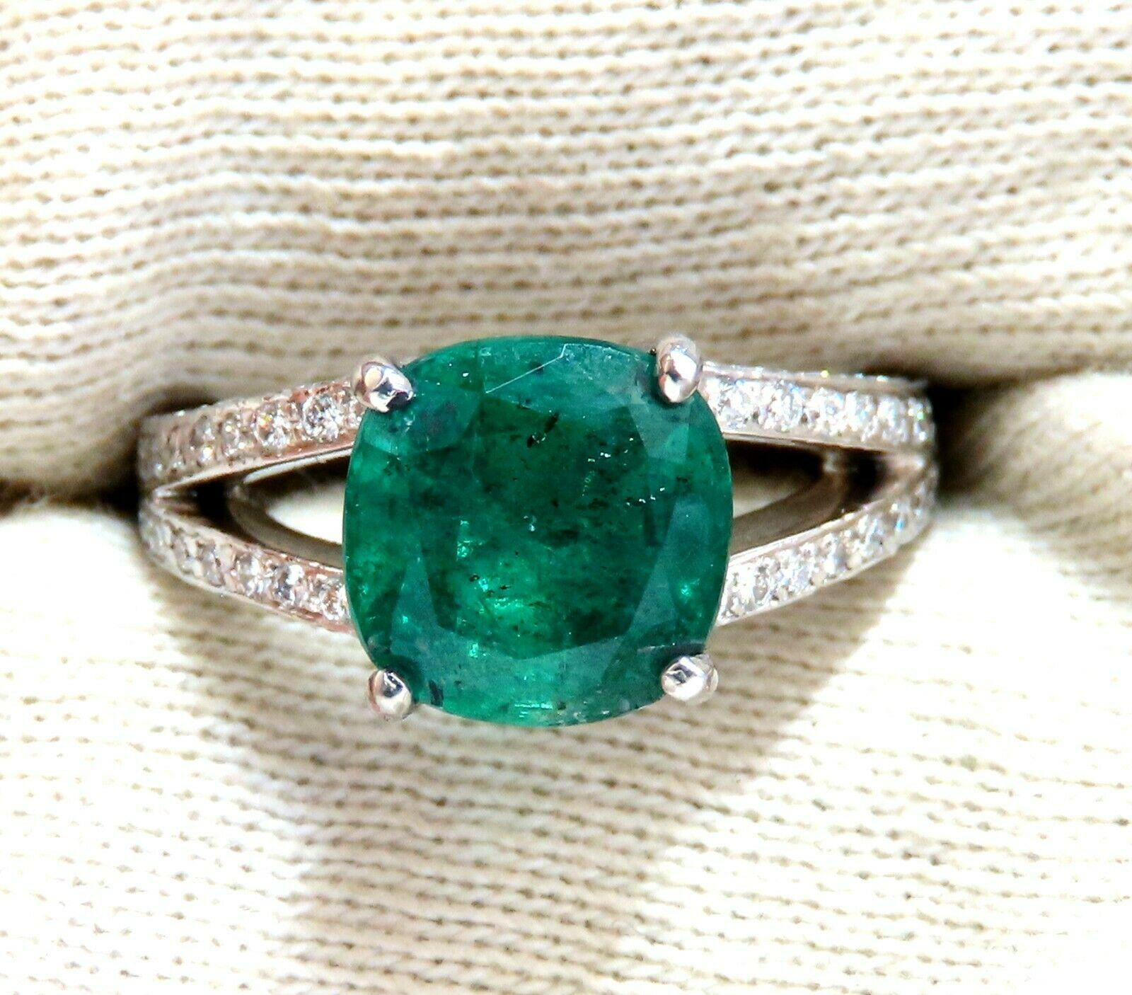 Women's or Men's 5.30 Carat Natural Cushion Emerald Diamonds Ring Platinum Split Shank Fine Green For Sale