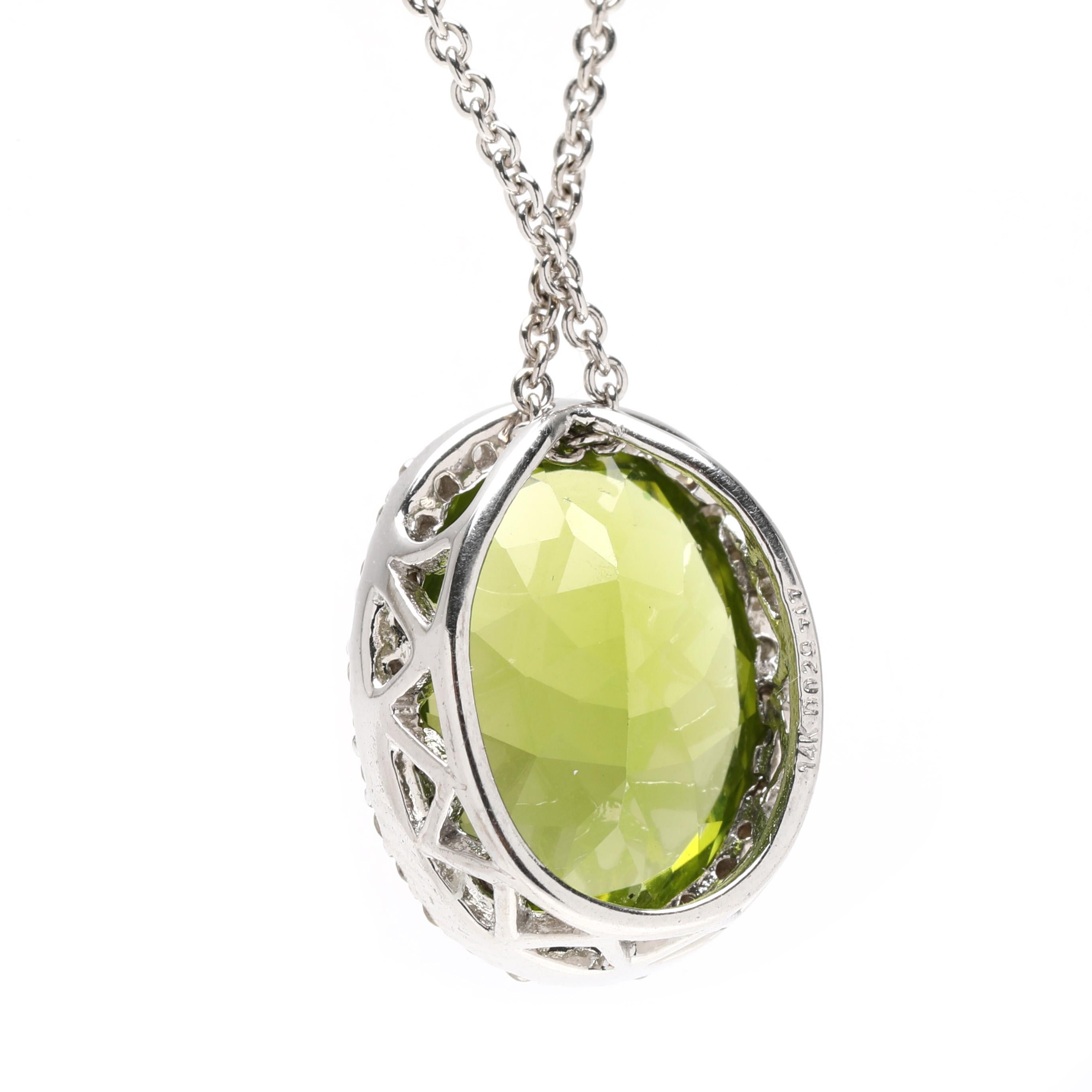 Steine:
Peridot, 1 Stein
Ovalschnitt
13.5 x 10.5 mm
etwa 5 Karat
Diamanten, 30 Steine
rund brillant
1.25 mm
etwa 0,30 Karat insgesamt
Farbe H-I, Reinheit SI2-I1

Länge: 16 Zoll.

Länge des Anhängers: 5/8 Zoll.

Gewicht: 5,5 Gramm

Briefmarken: