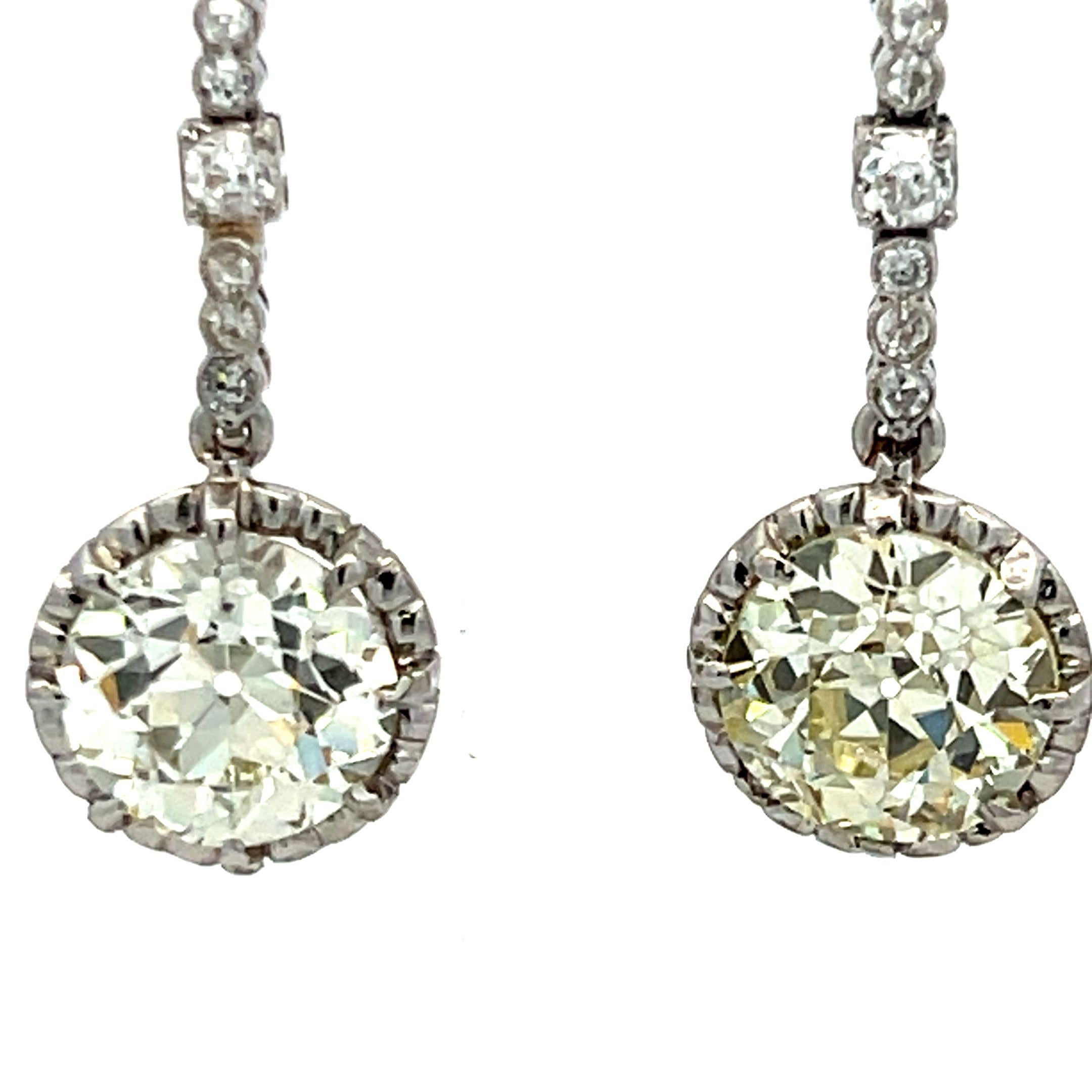 Título:
Pendientes colgantes de oro de dos tonos con diamantes S-I VS2-SI2 de corte europeo antiguo de 5,31 quilates
Estilo:
Colgando
Metal:
Oro en dos tonos
Gema 1:
Diamante de 2,23 quilates
Número de piedras:
1
Color:
S
Claridad:
VS2
Forma:
Corte
