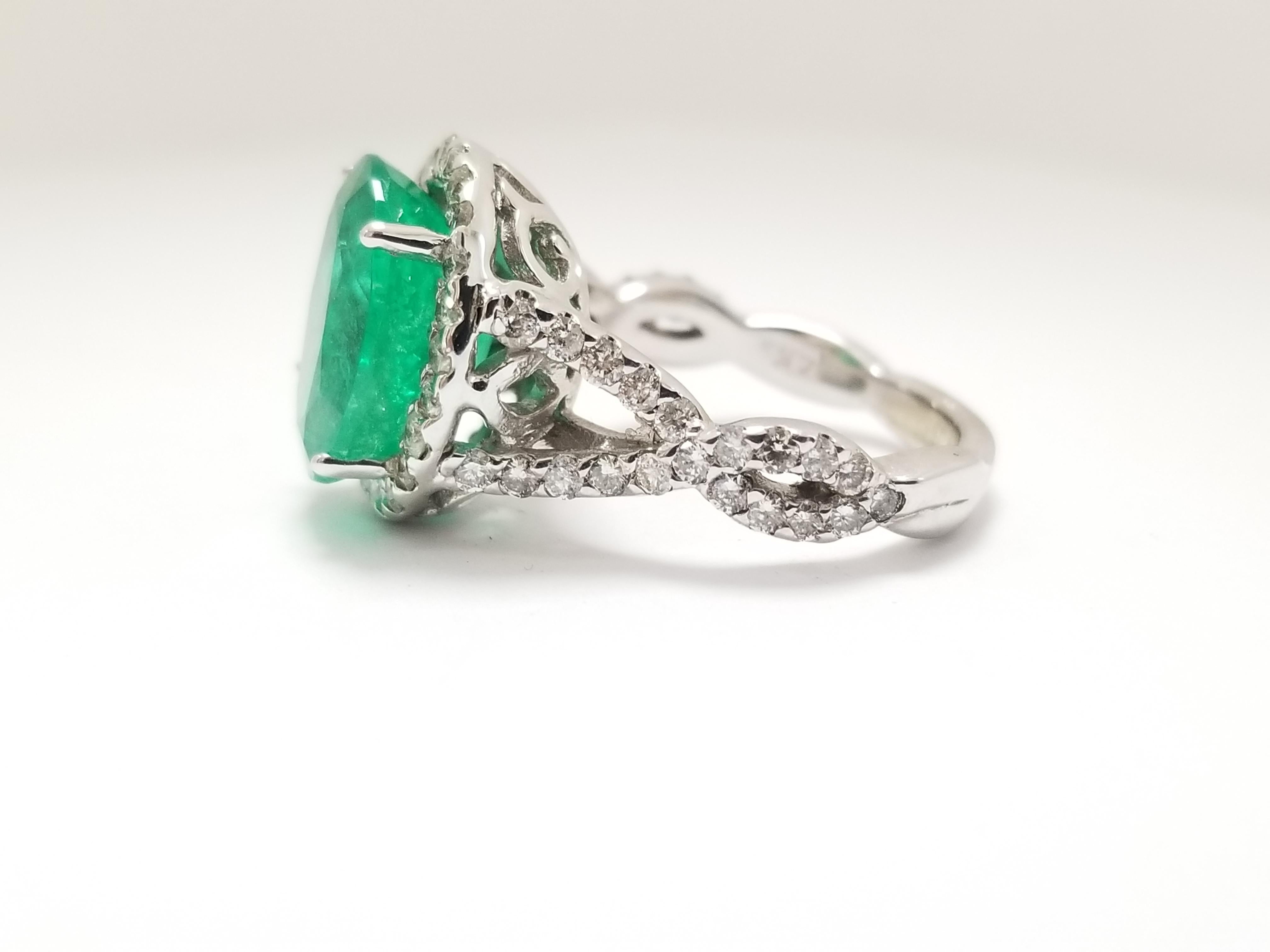 5.31 Carat Oval Shape Genuine Colombian Emerald 14 Karat Diamond Ring In New Condition For Sale In Great Neck, NY