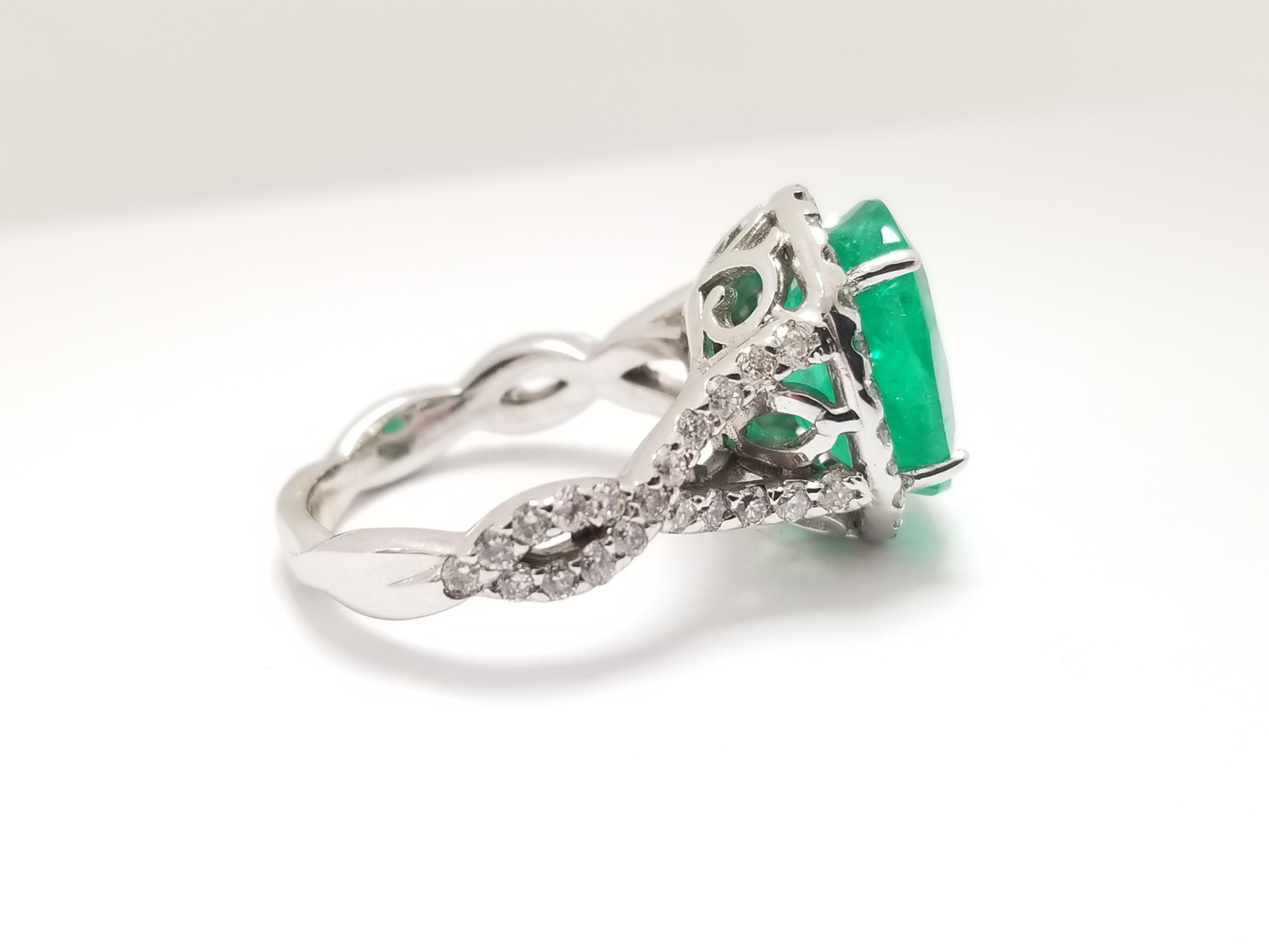 Women's 5.31 Carat Oval Shape Genuine Colombian Emerald 14 Karat Diamond Ring For Sale