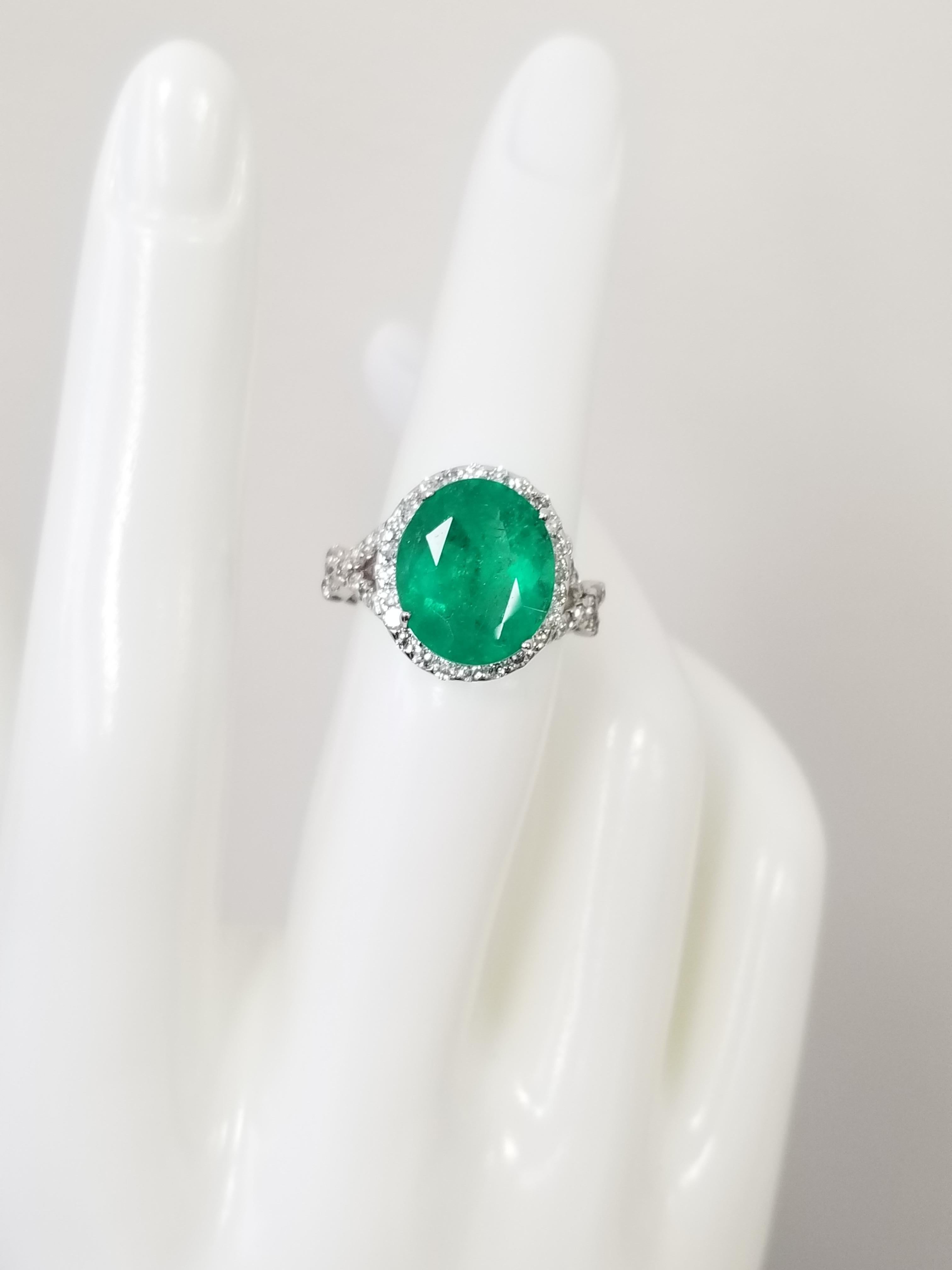 Women's 5.31 Carat Oval Shape Genuine Colombian Emerald 14 Karat Diamond Ring For Sale