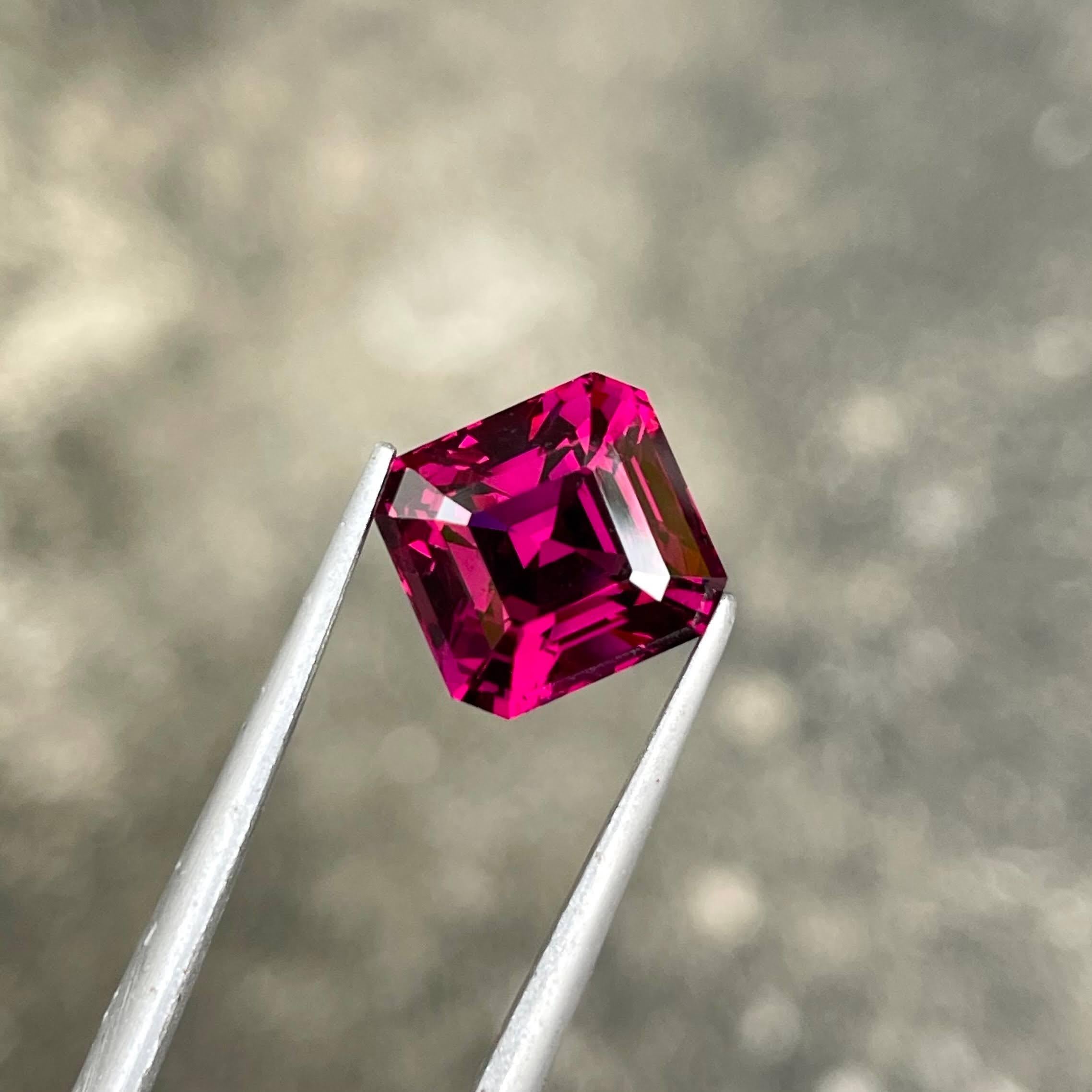 Peso 5,31 carati 
Dimensioni 9,1x8,7x7,0 mm
Trattamento nessuno 
Origine Africa 
Occhi chiari e puliti 
Forma ottagonale 
Tagliare Asscher 


Ammira il fascino squisito di questa pietra di granato rosa violaceo da 5,31 carati, realizzata con il