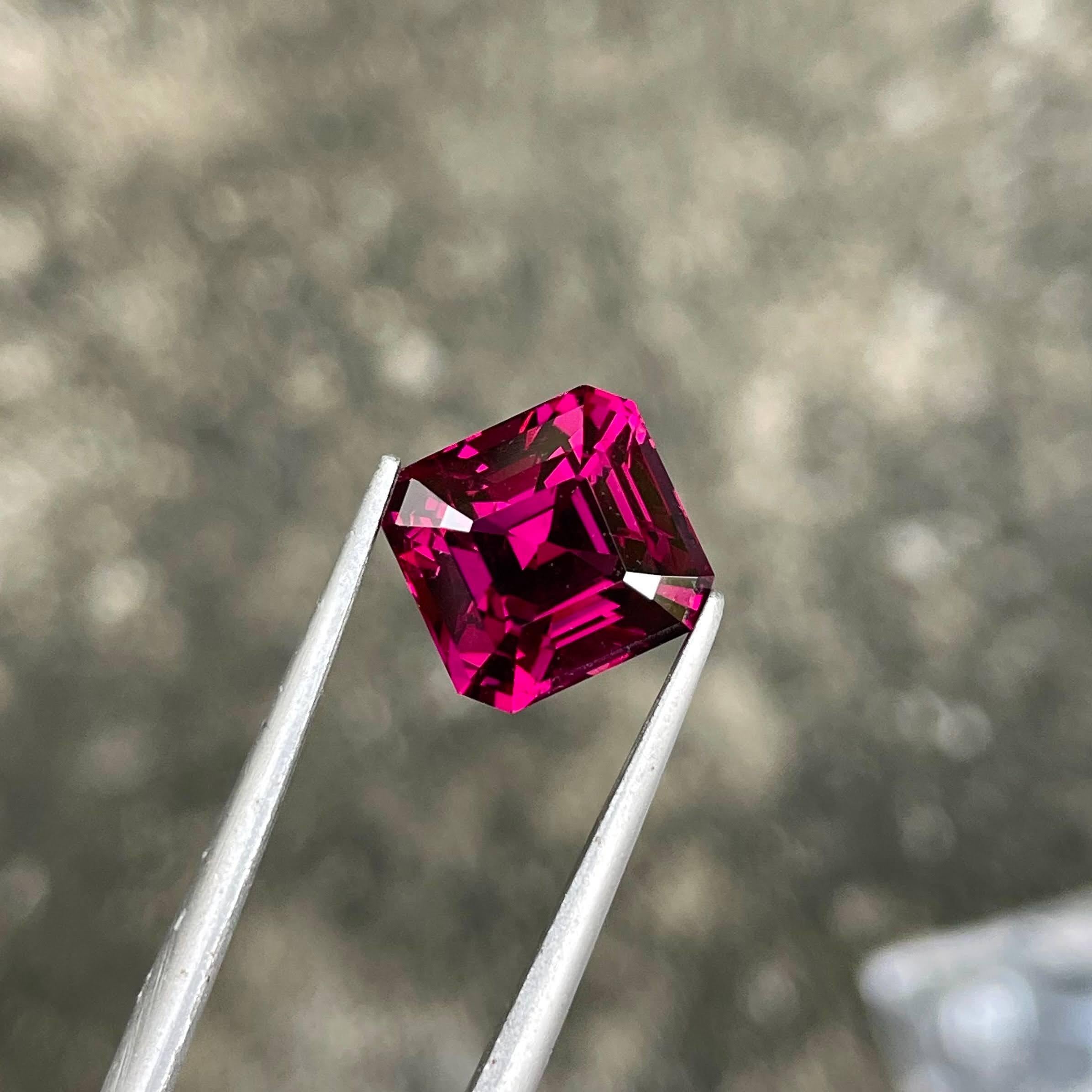 Taglio Asscher 5,31 carati di granato rosa violaceo, pietra naturale africana con taglio Asscher in vendita