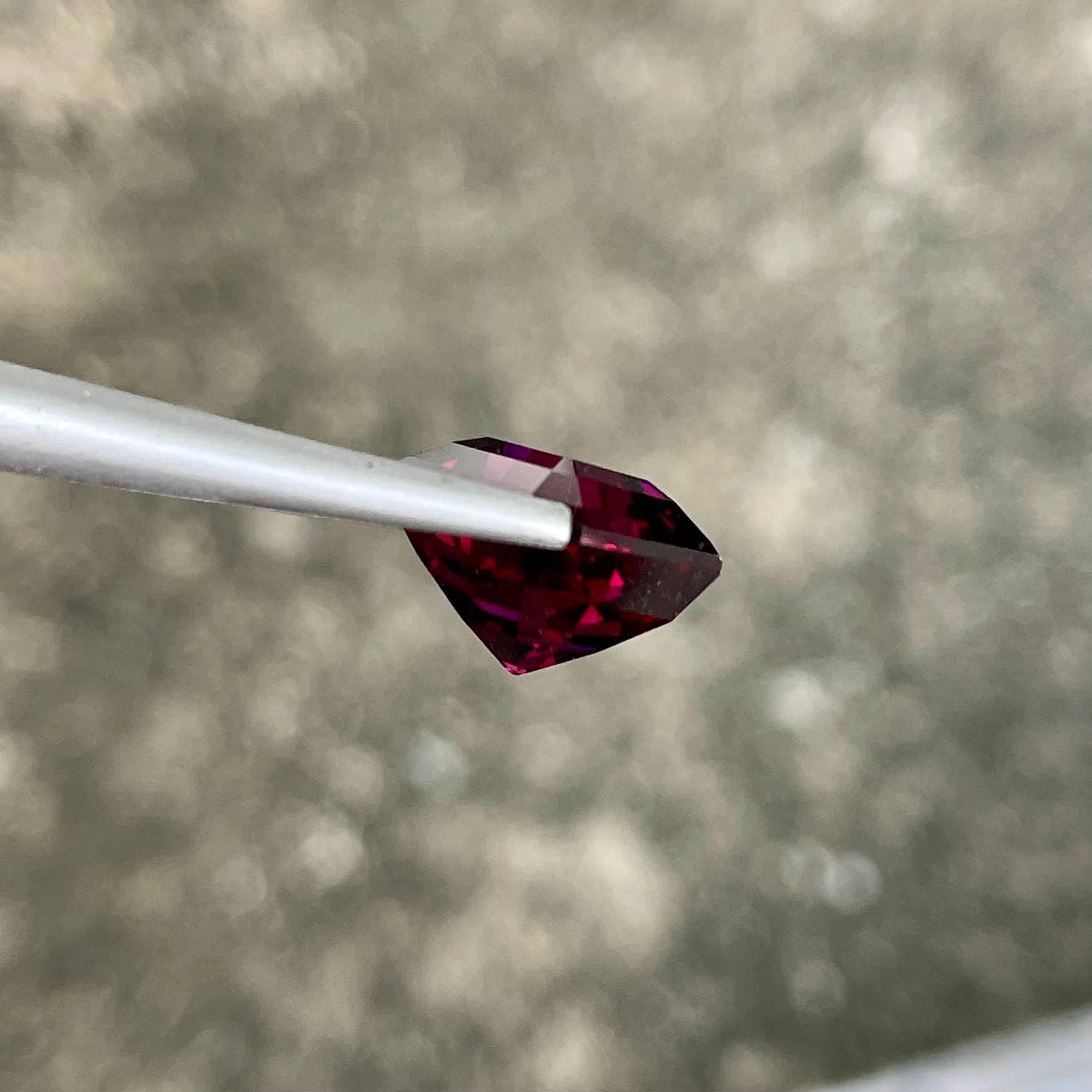 5,31 carati di granato rosa violaceo, pietra naturale africana con taglio Asscher In condizioni Nuovo in vendita a Bangkok, TH