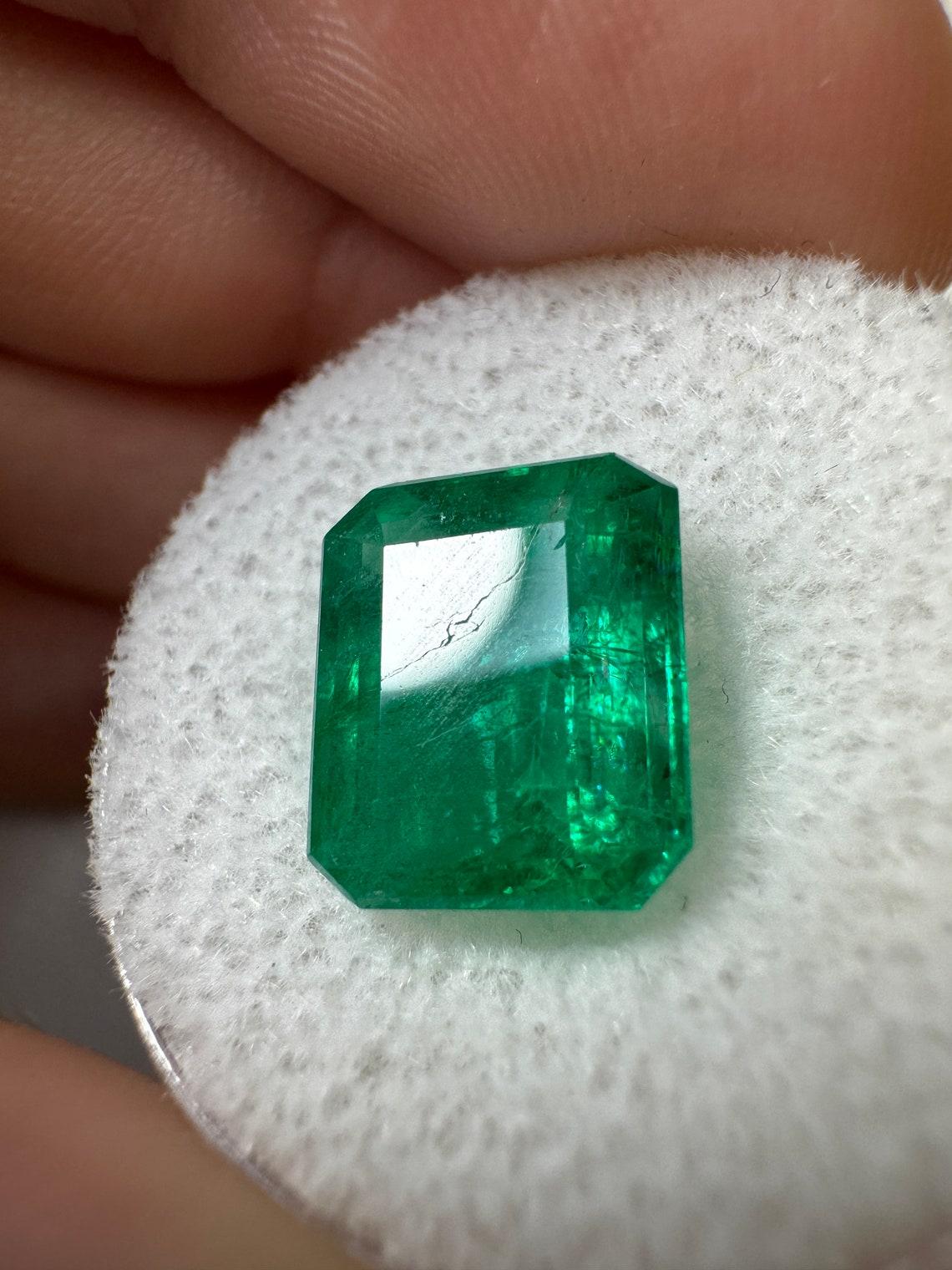 Stein: Smaragd
Gewicht: 5,32 Karat
Form: Smaragd-Schliff
Klarheit: Transparent
Lüster: Sehr gut
Farbe: Reines Grün
Abmessungen: 10,73 mm x 9,13 mm x 6,83 mm
Geografische Herkunft: Sambia
Behandlung: Natürlich, Ölen

Anmerkungen: Aufgrund der