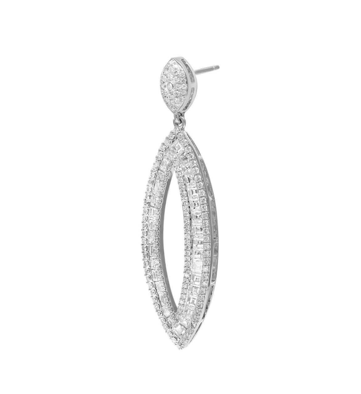 Experience the epitome of luxury with these exquisite diamond drop earrings. Crafted to perfection, these earrings feature a mesmerizing combination of channel-set princess-cut diamonds and prong-set round brilliant-cut diamonds. The diamonds