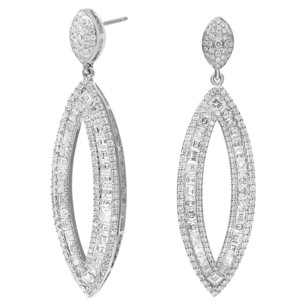 Boucles d'oreilles pendantes en or blanc 18 carats avec diamants baguettes et ronds de 5,32 carats