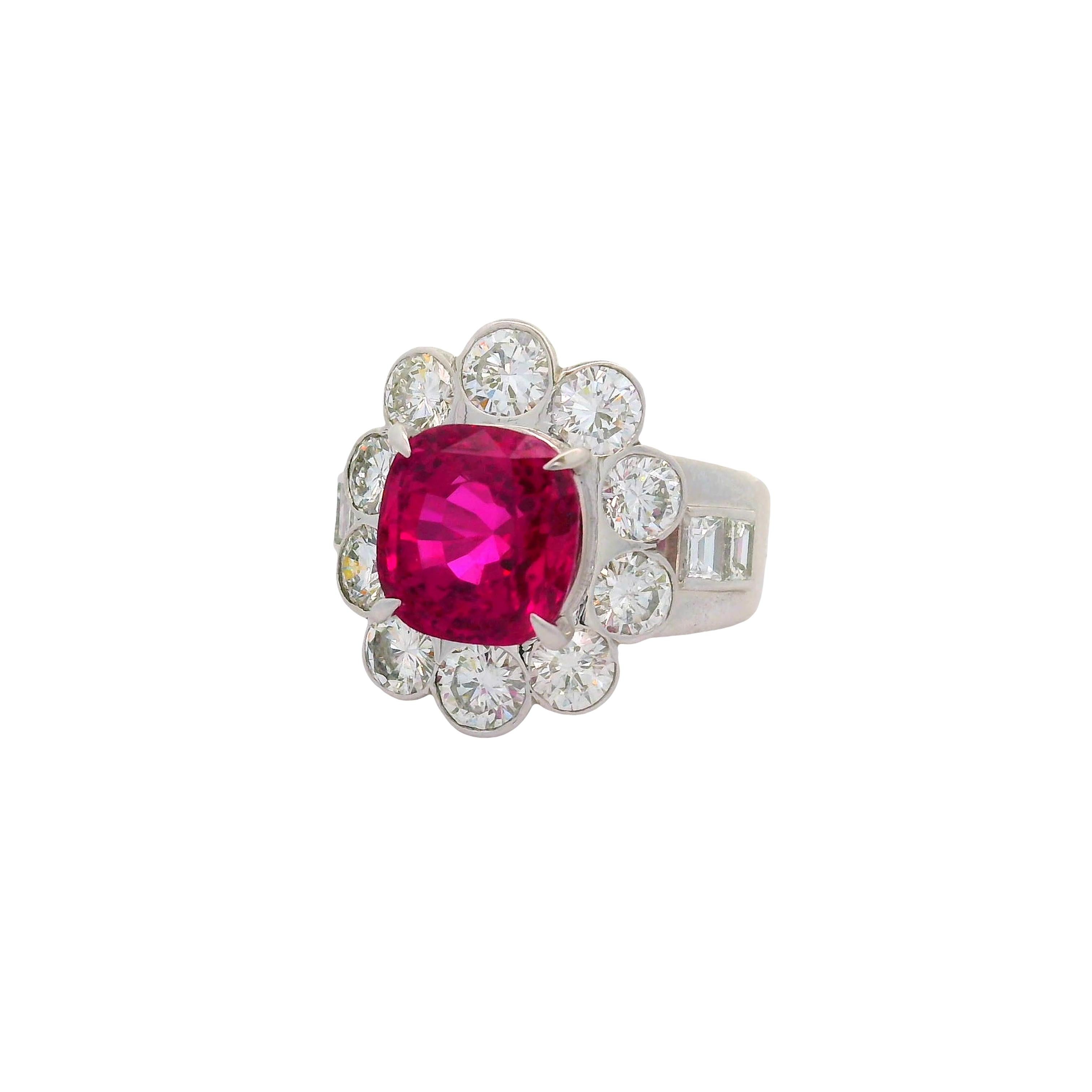 Contemporain Bague en platine avec diamant Ceylan Ruby de 5,32 carats, certifié GIA en vente
