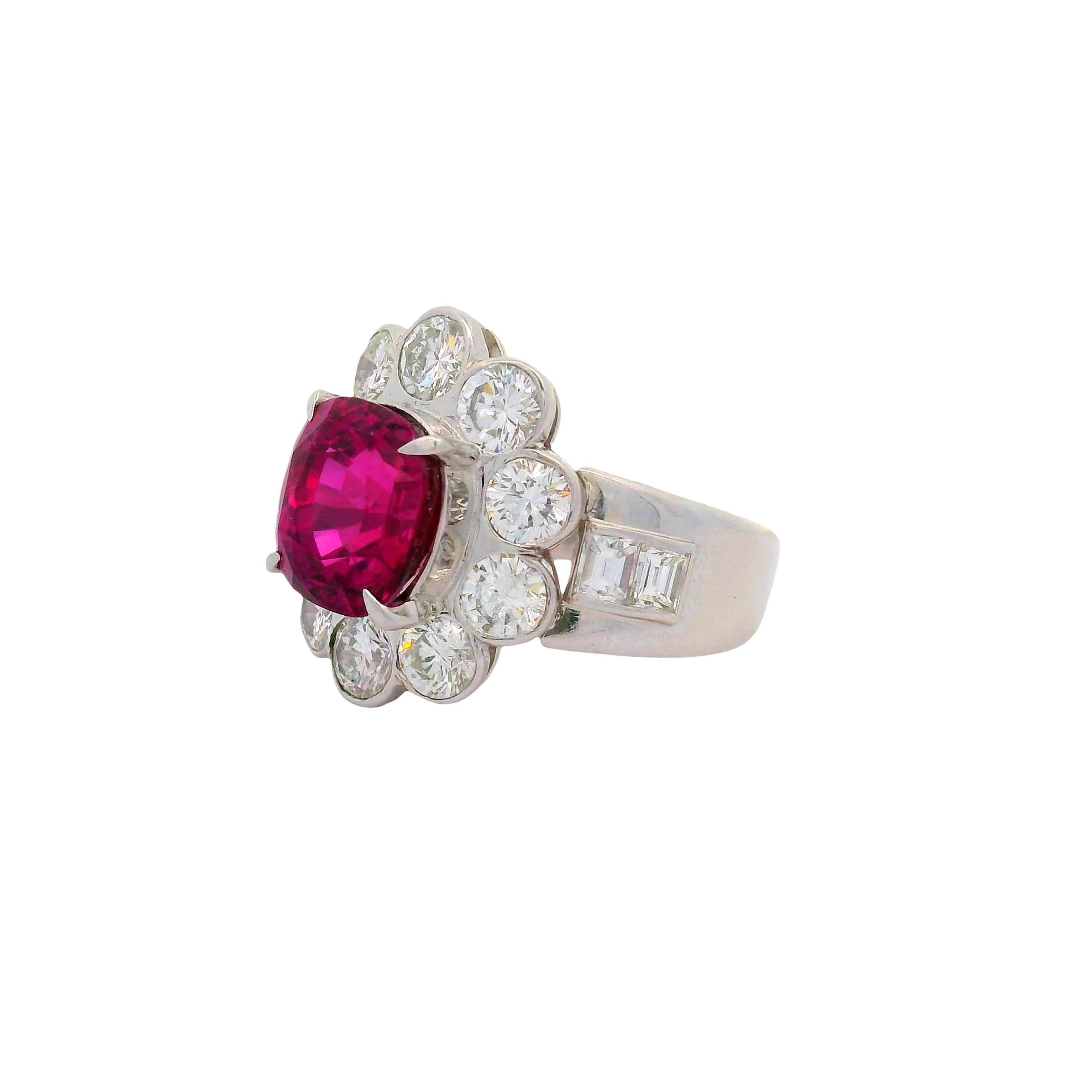 Bague en platine avec diamant Ceylan Ruby de 5,32 carats, certifié GIA Excellent état - En vente à Beverly Hills, CA